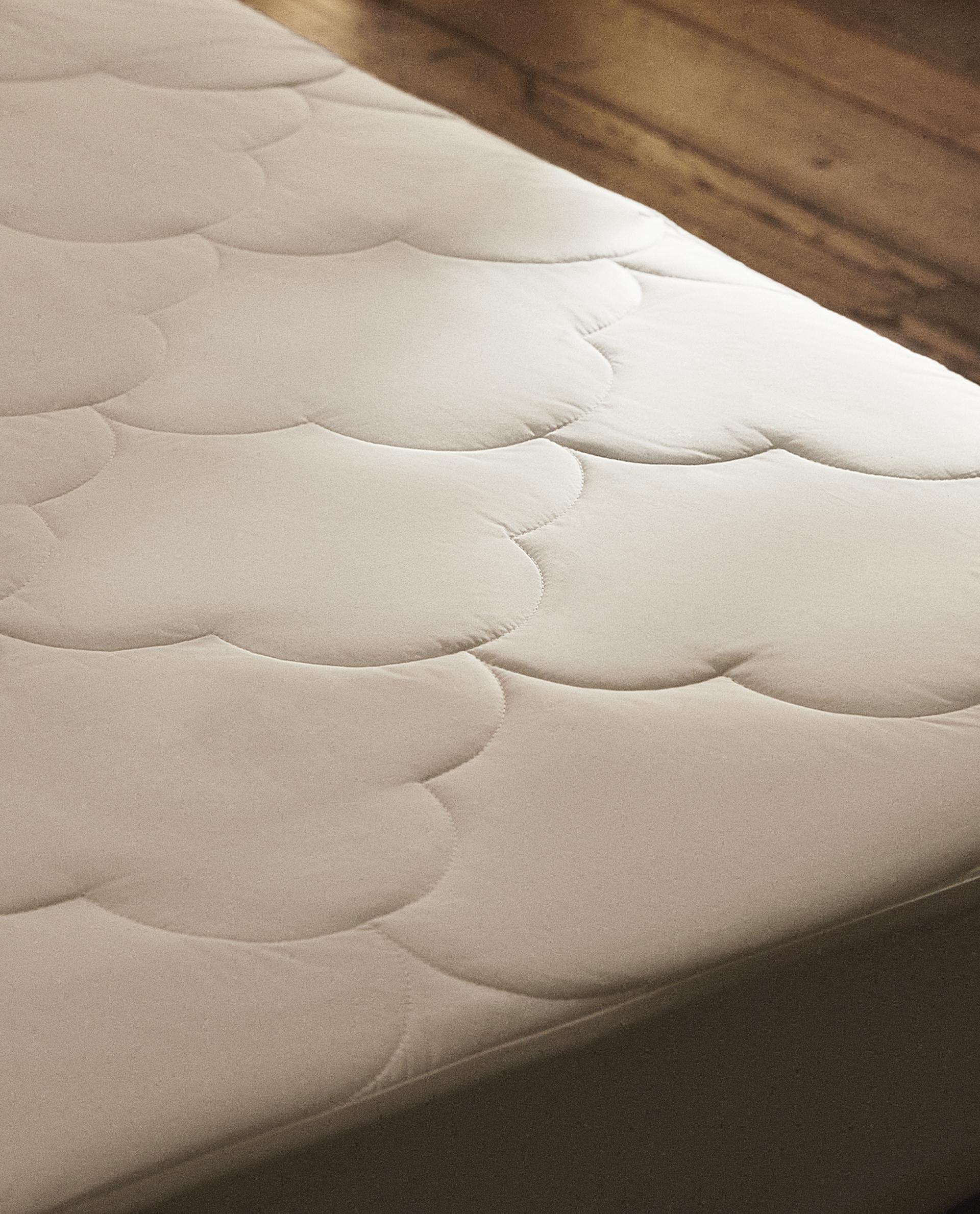 PADDED MATTRESS PROTECTOR product thumbnail 9