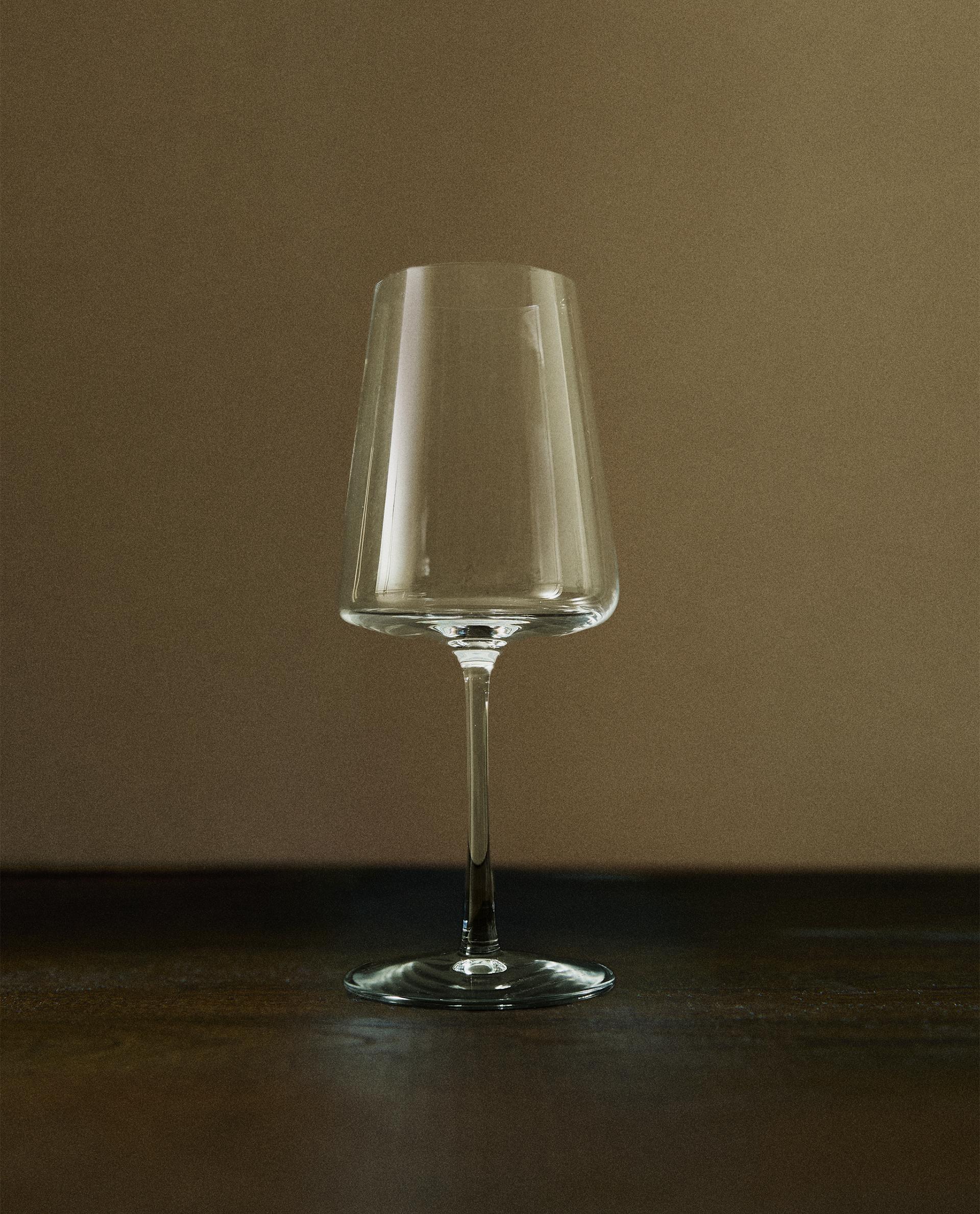 CONICAL CRYSTALLINE WINE GLASS