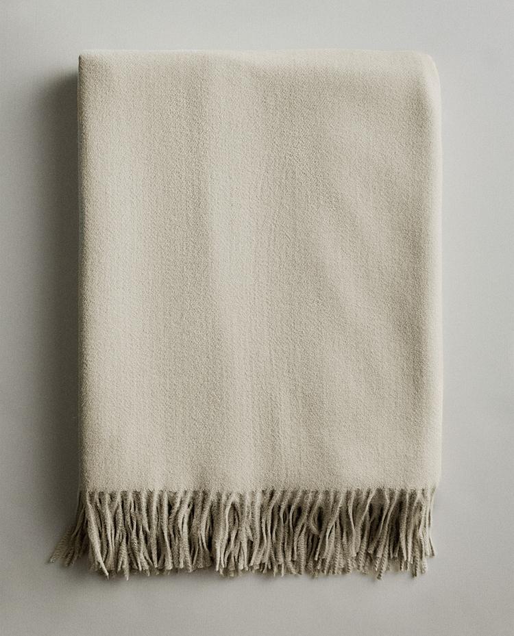 FRINGED SOFT THROW
