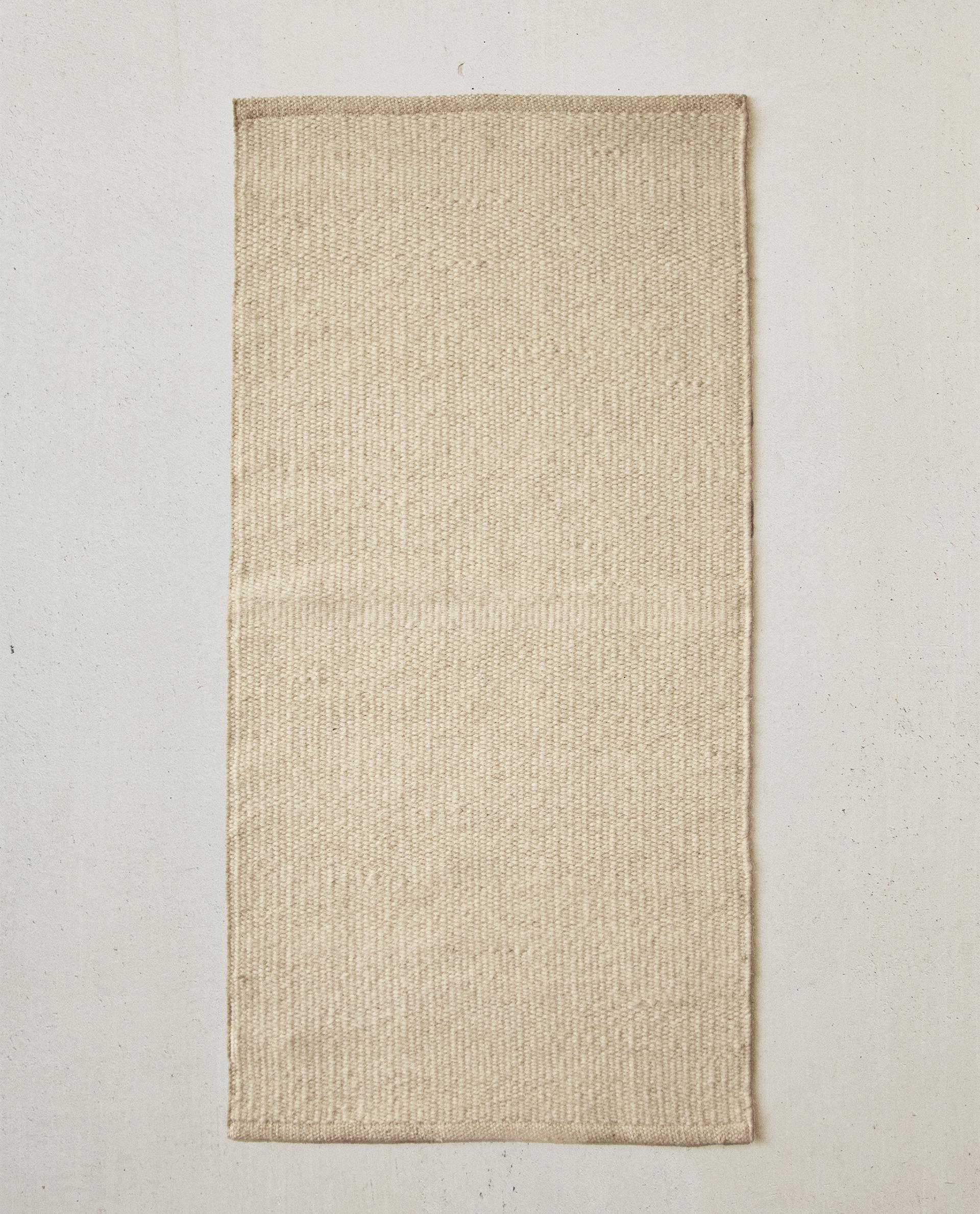 LIGHT-COLOURED WOOL CARPET RUNNER LIGHT-COLOURED WOOL CARPET RUNNER