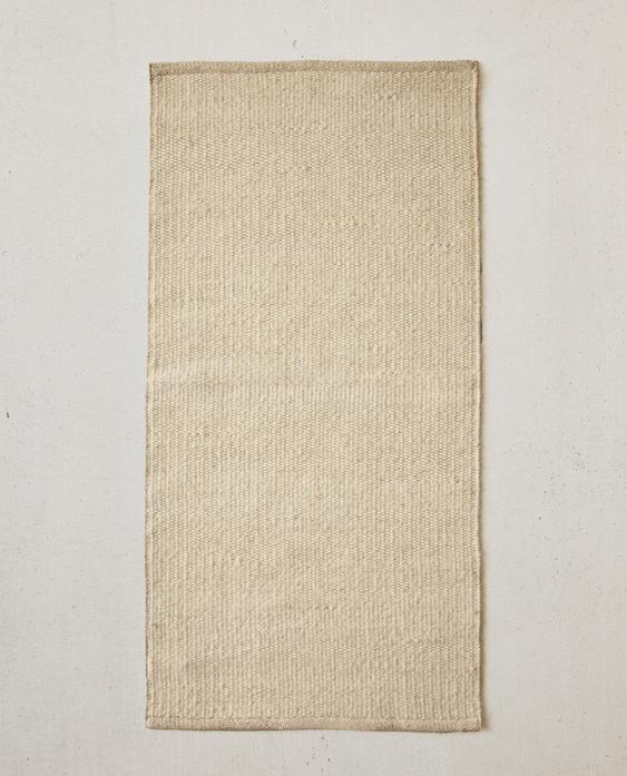 LIGHT-COLOURED WOOL CARPET RUNNER