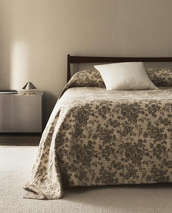 FLORAL COTTON AND LINEN QUILT FLORAL COTTON AND LINEN QUILT