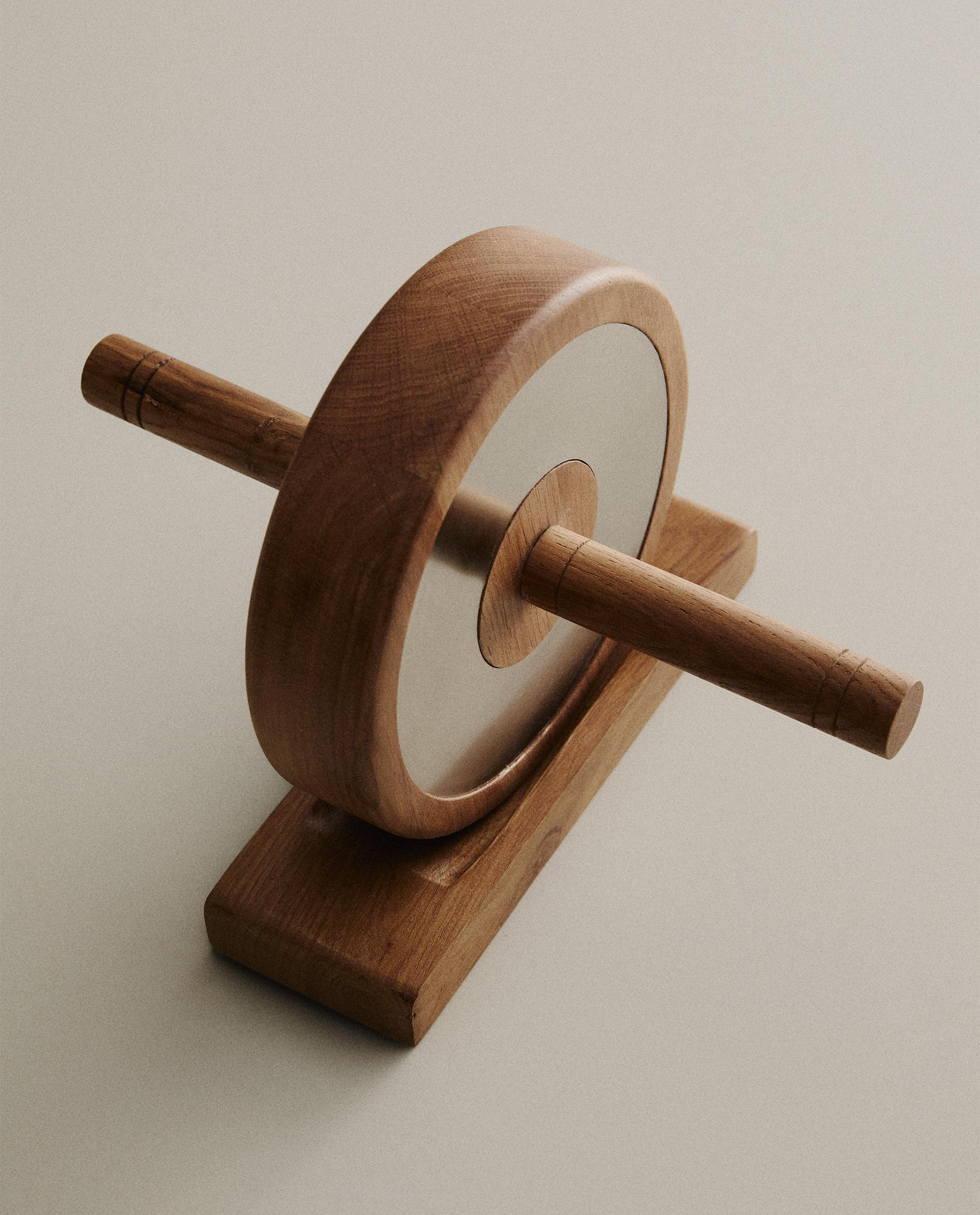 WOODEN TRAINING WHEEL AND BASE