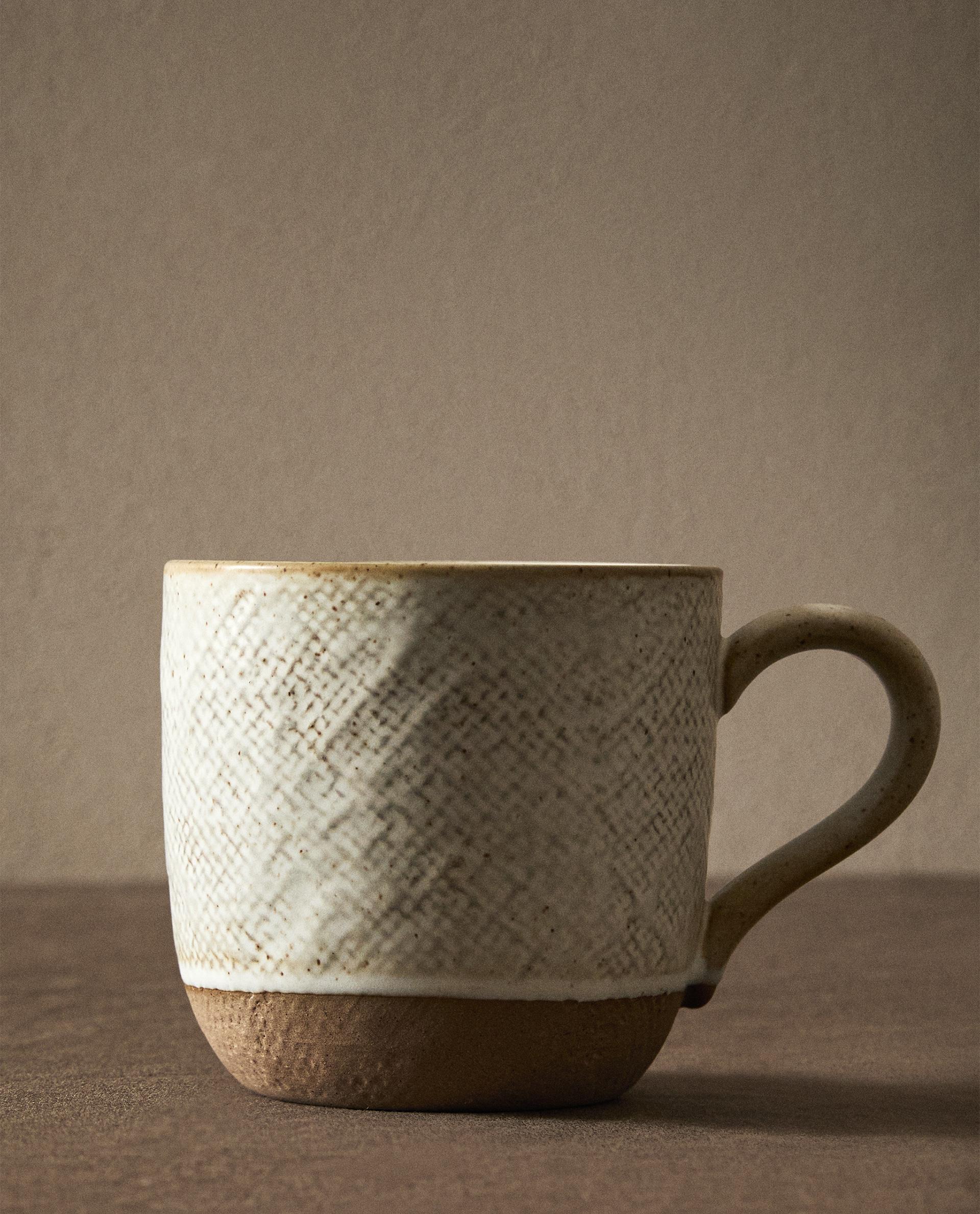 MUG WITH RAISED DESIGN