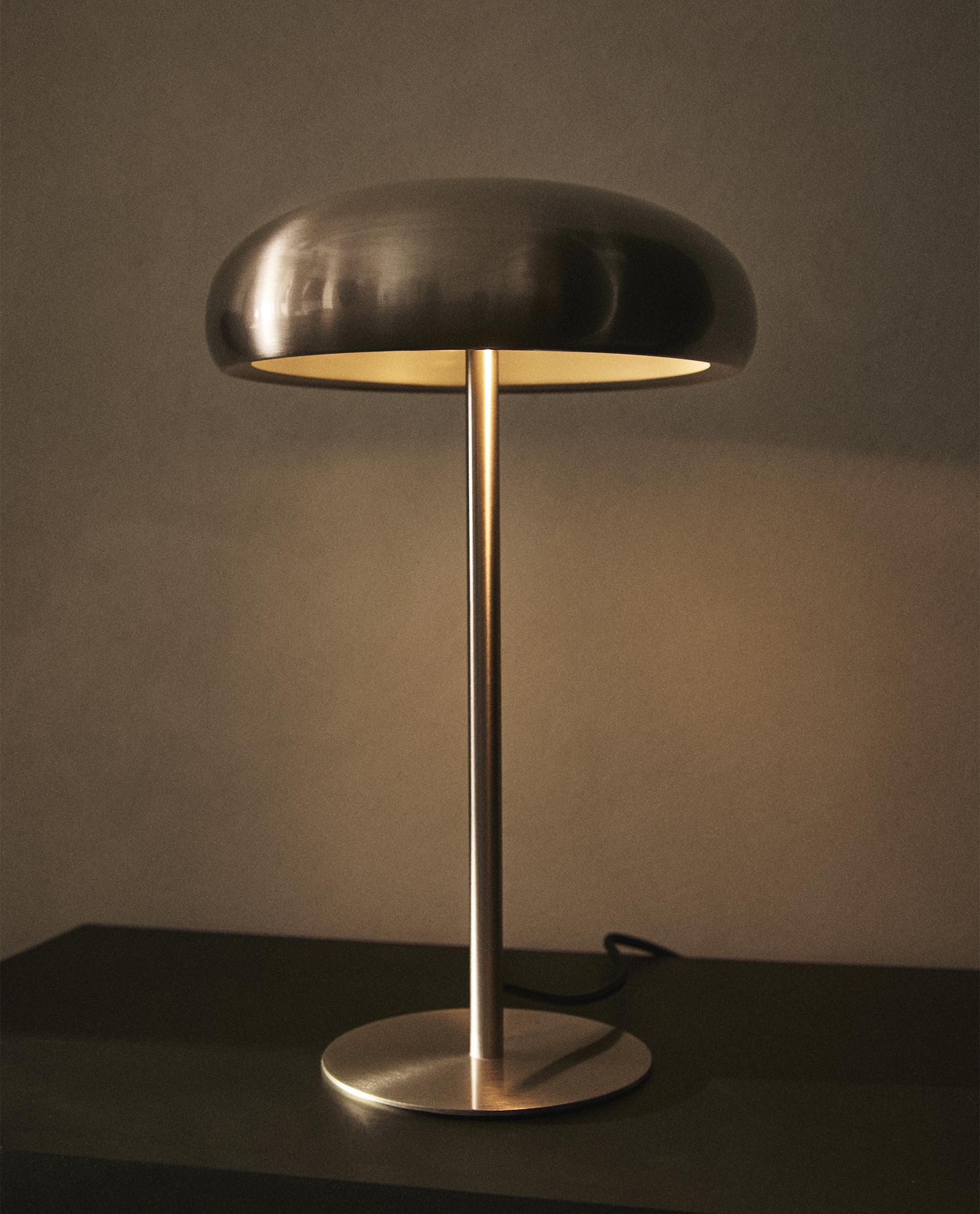 LARGE MONOCHROME TABLE LAMP