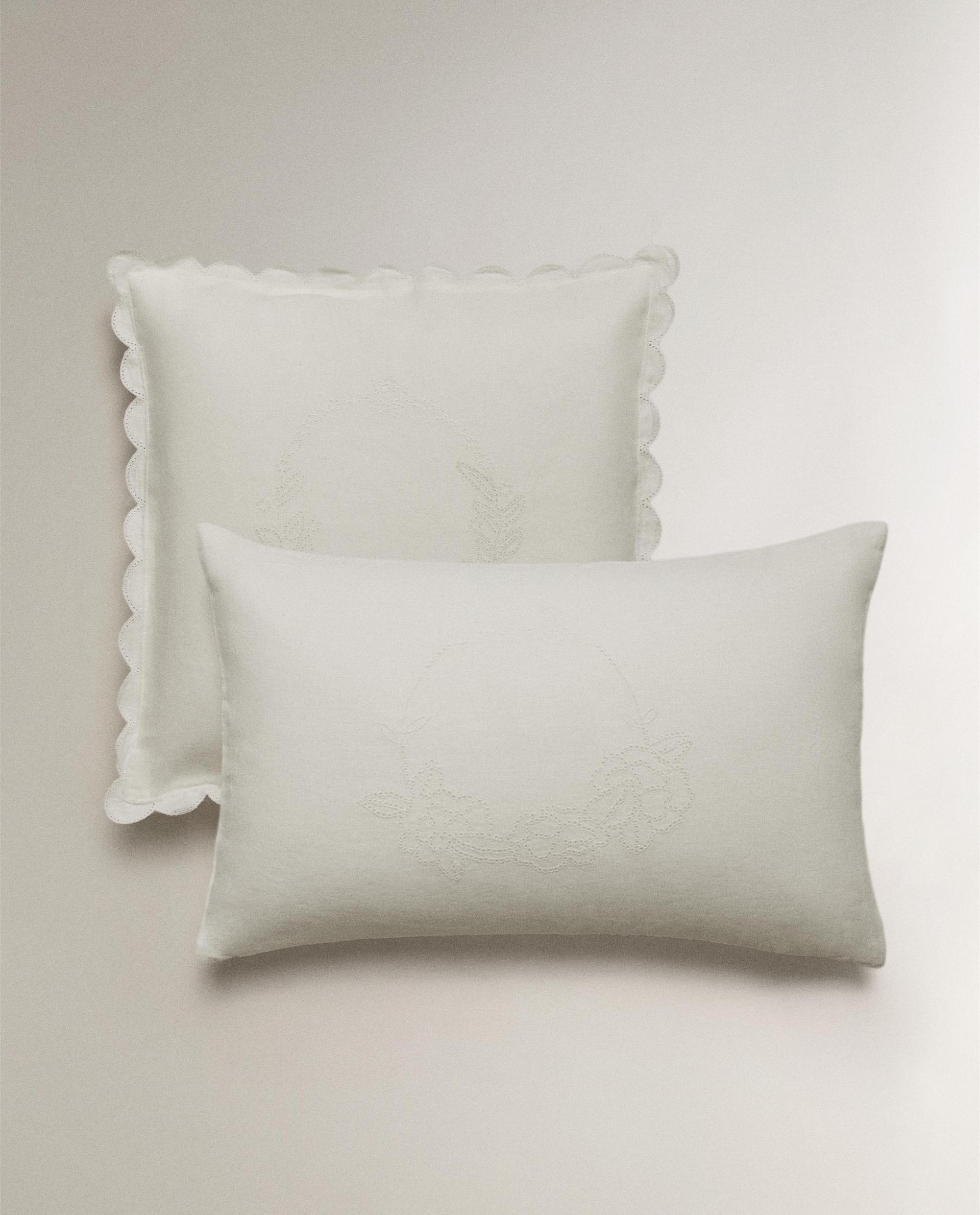 LINEN CUSHION WITH OPENWORK EDGE LINEN CUSHION WITH OPENWORK EDGE