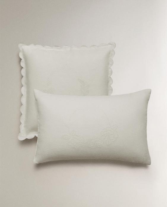 LINEN CUSHION WITH OPENWORK EDGE LINEN CUSHION WITH OPENWORK EDGE