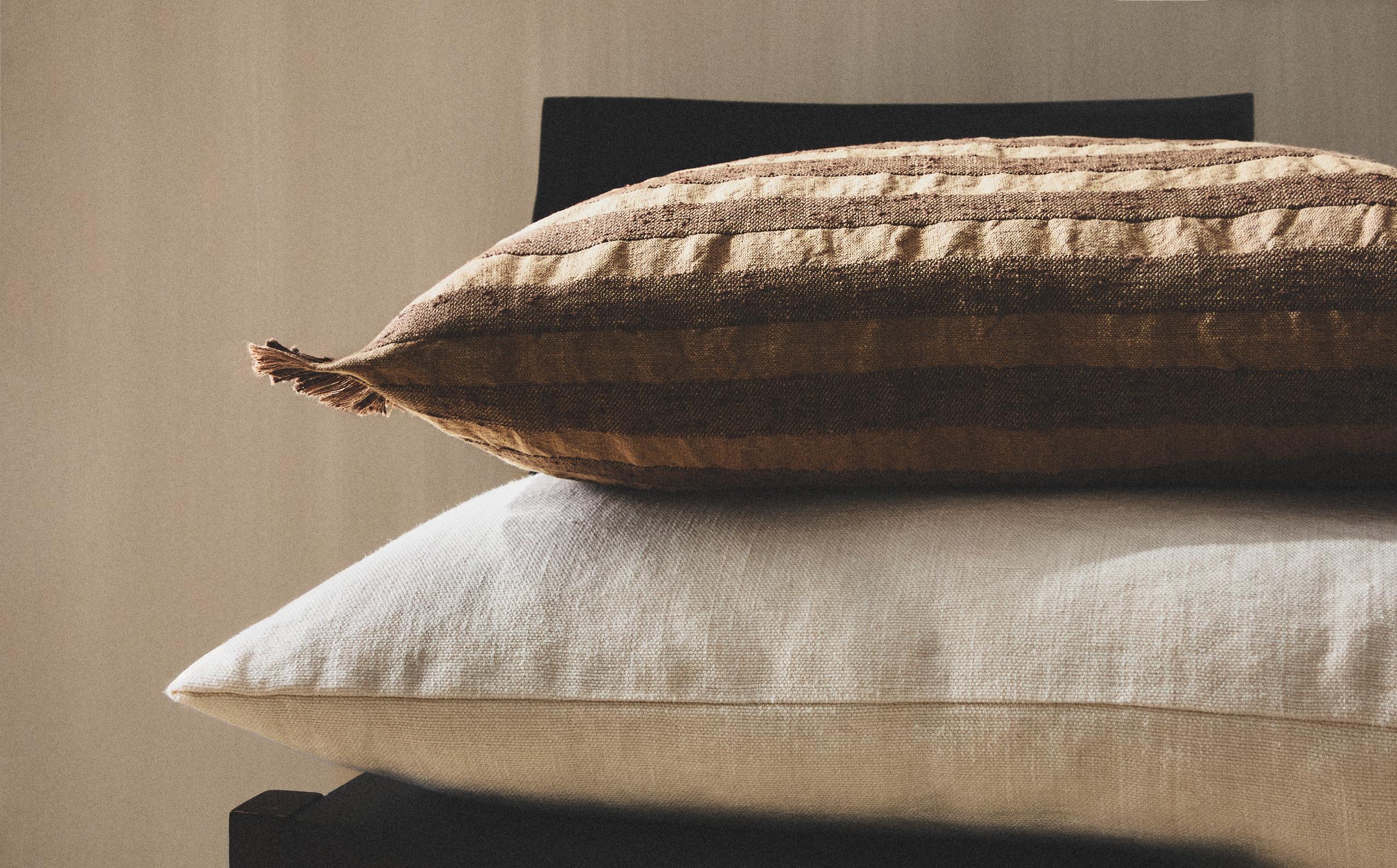 ソファとリビングルームの装飾クッション | Zara Home 日本/Japan