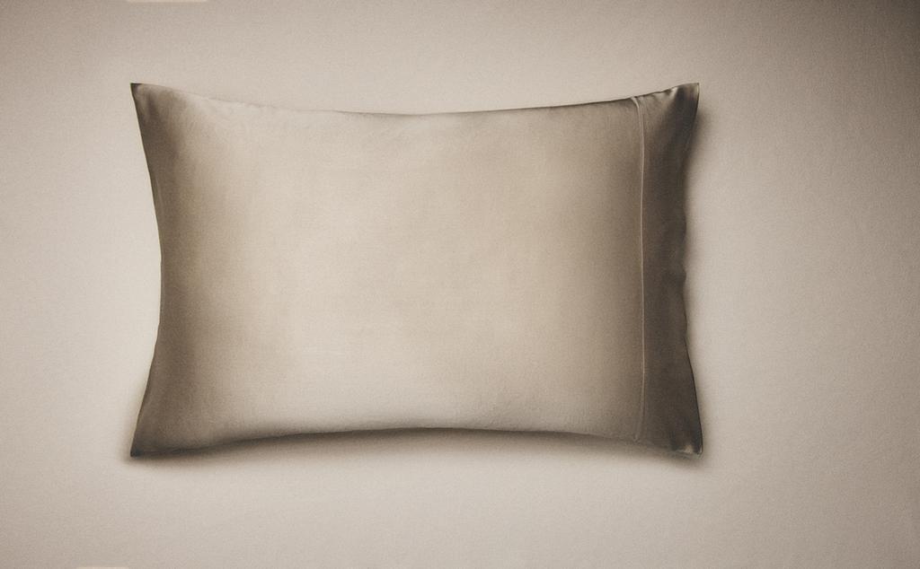 MULBERRY SILK PILLOWCASE