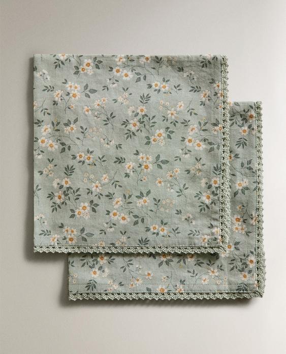 FLERPACK SERVETTER MED VILDBLOMMOR OCH UDDSPETS (2-PACK)