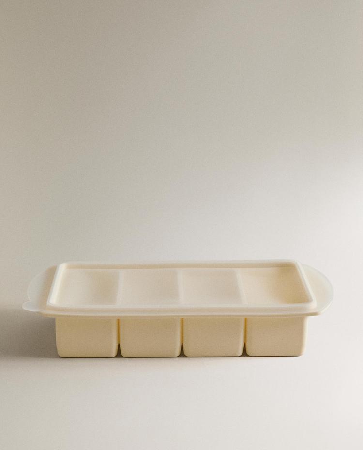 SILICONE CONTAINER WITH COMPARTMENTS