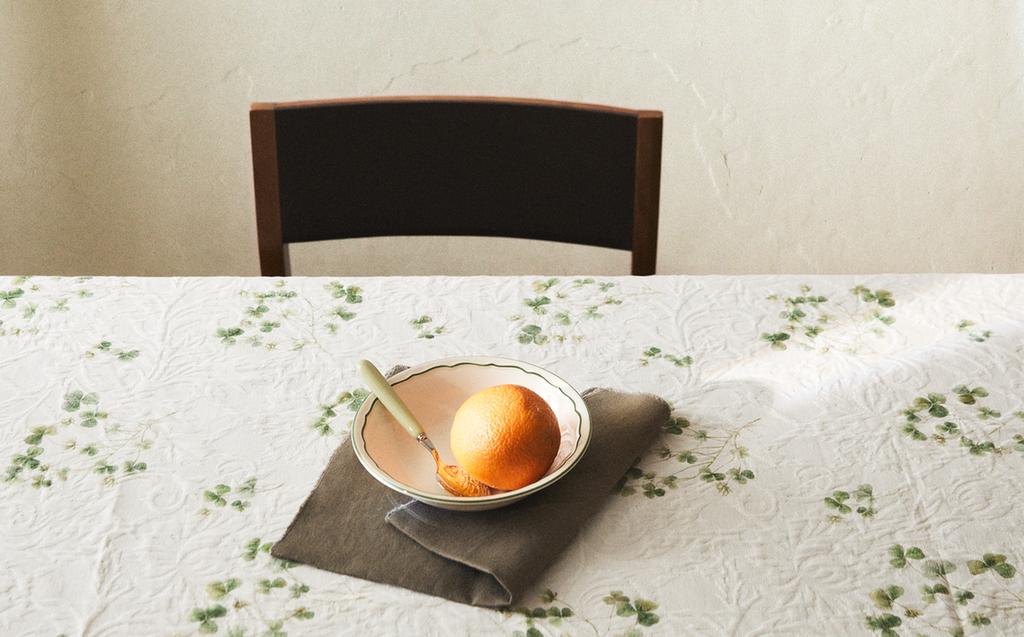 CLOVER PRINT JACQUARD TABLECLOTH