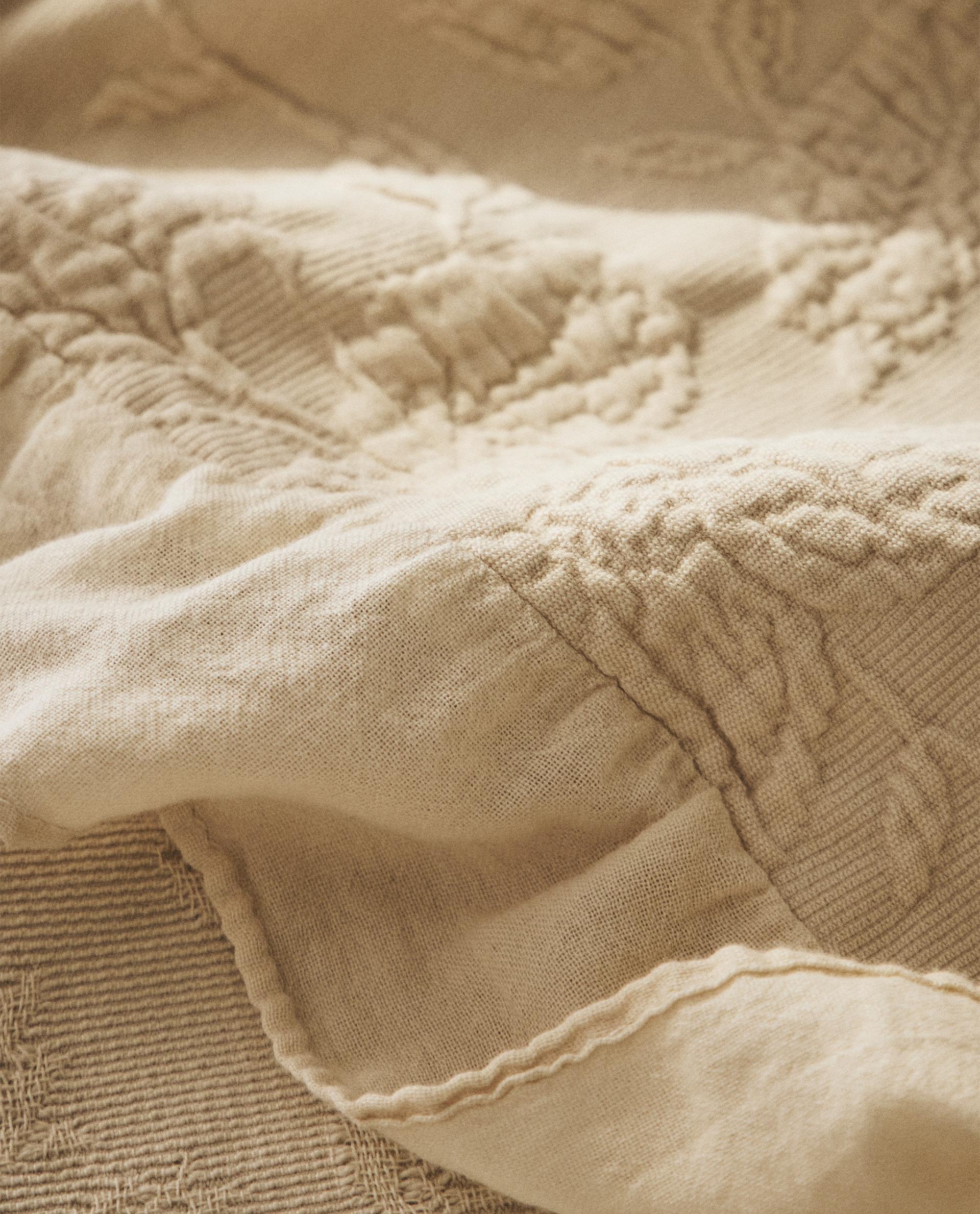 Zara  ジャカードのフリル付きベッドカバー ジャカードのフリル付きベッドカバー - ベージュ | ZARA Japan