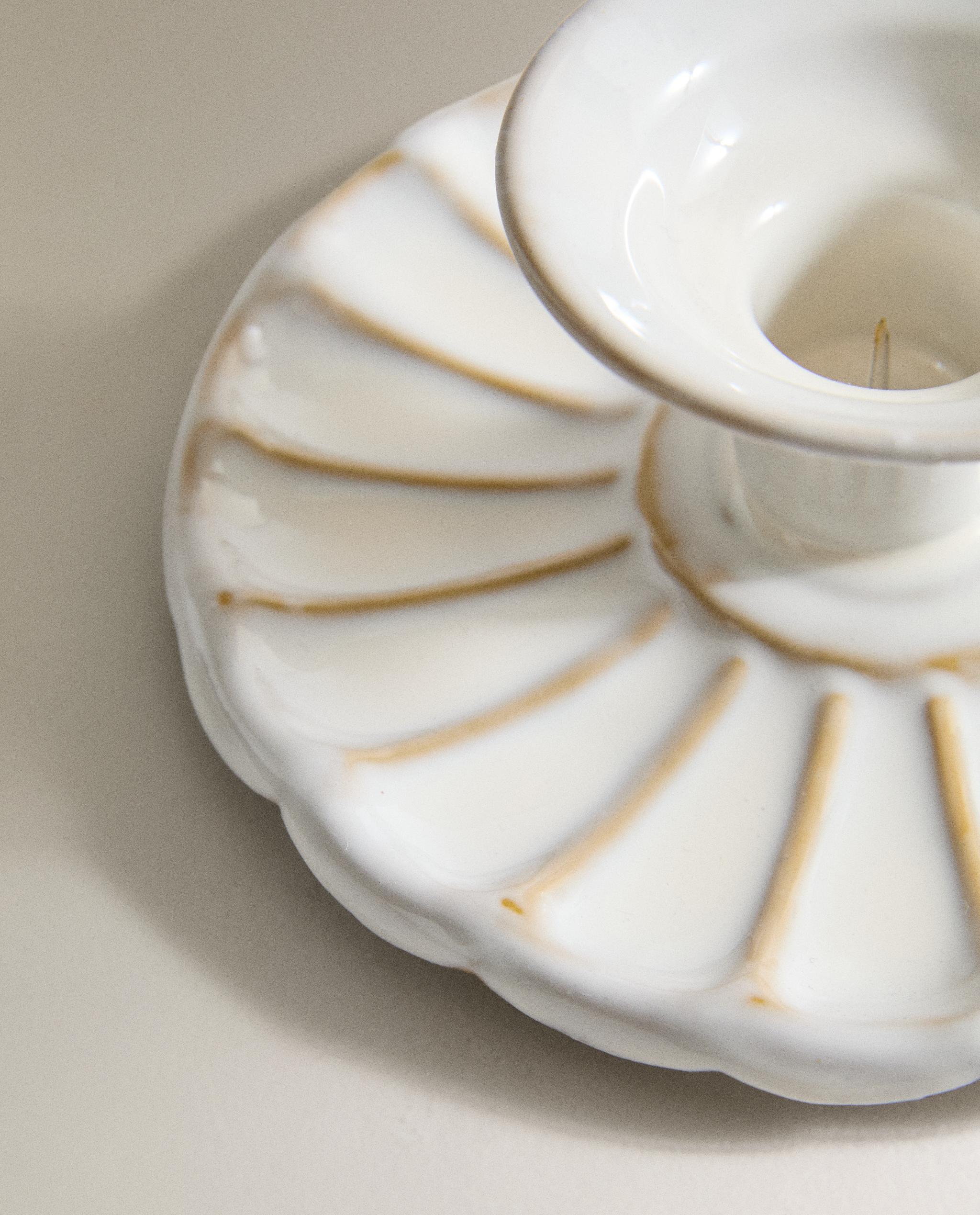 WAVY IRON CANDLE HOLDER product thumbnail 2