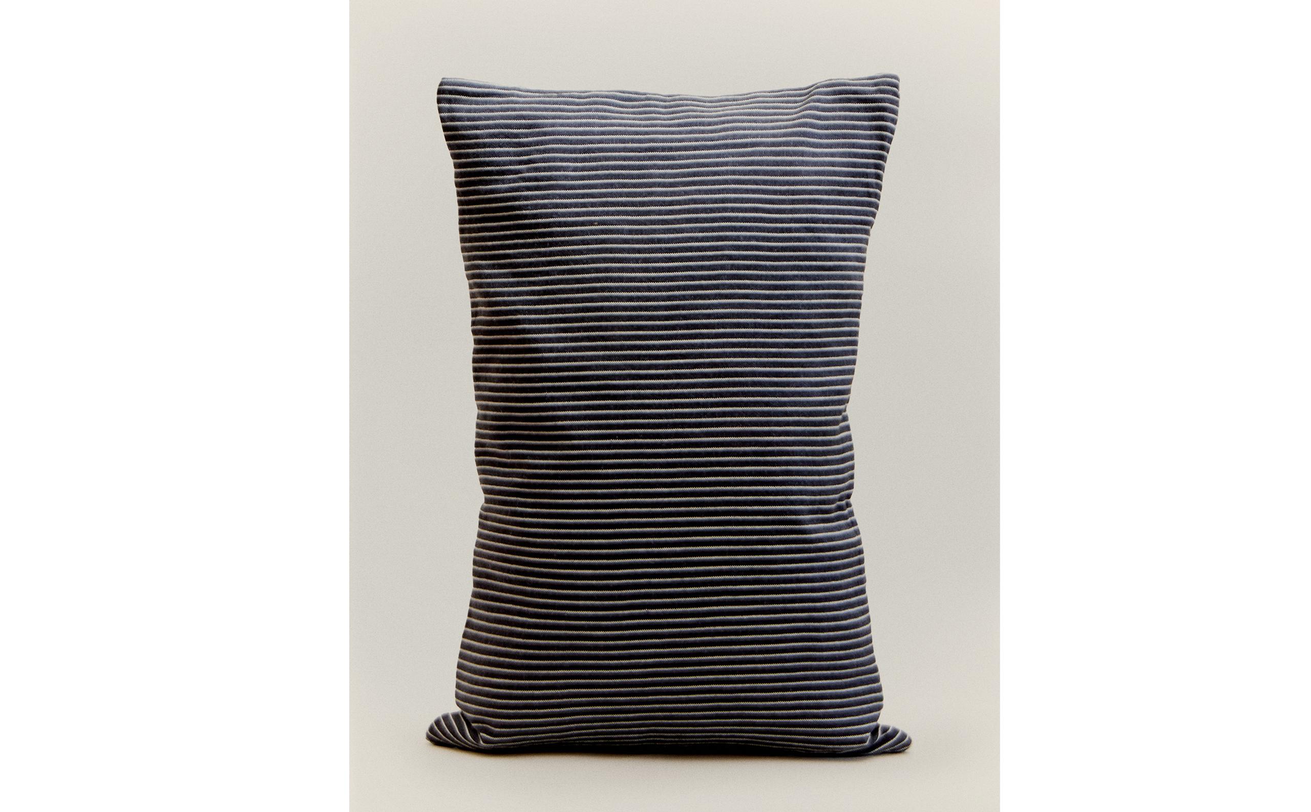 CUSHION COVERS AND VASE product thumbnail 9