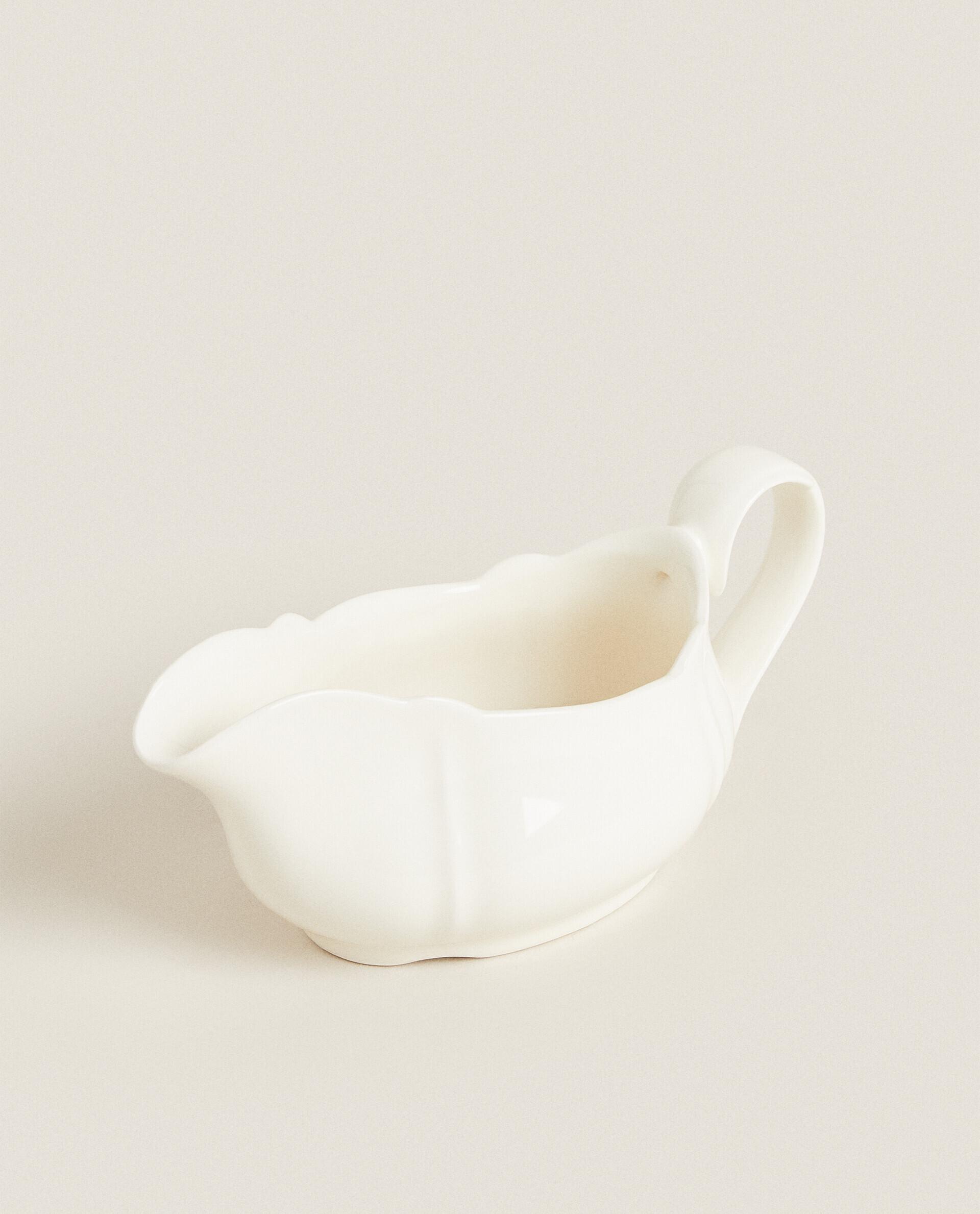 EARTHENWARE GRAVY BOAT WITH RAISED-EDGE DETAIL product thumbnail 10