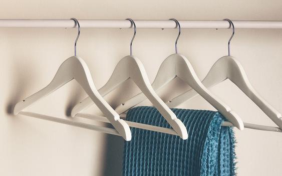 PACK OF KIDS' WOODEN HANGERS (PACK OF 4)