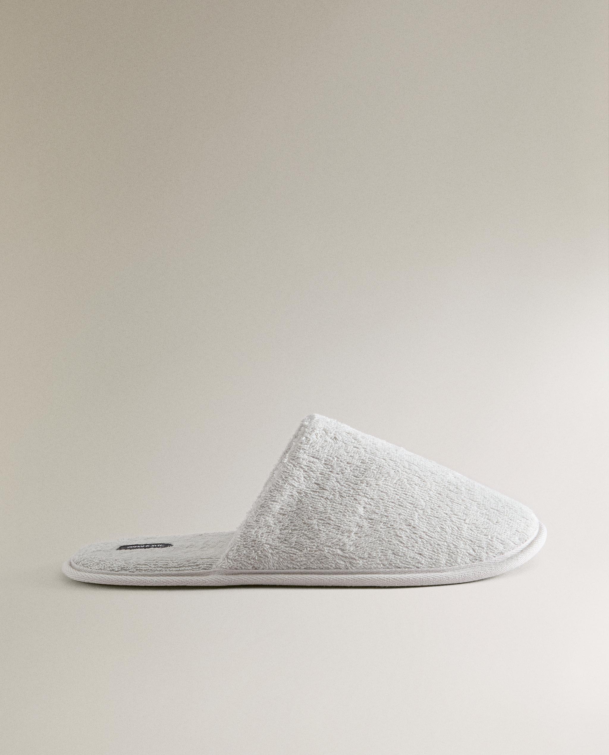 ザラホーム♪ BATHROOM TERRYCLOTH SLIPPERS WITH PIPING | Zara Home United States