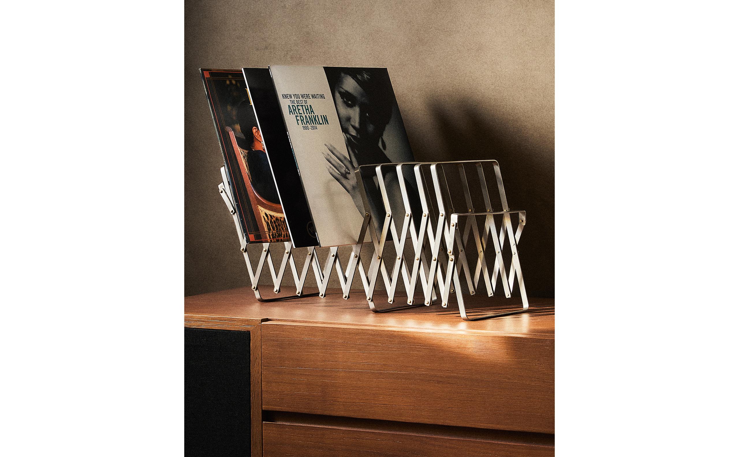 EXTENDABLE MAGAZINE RACK