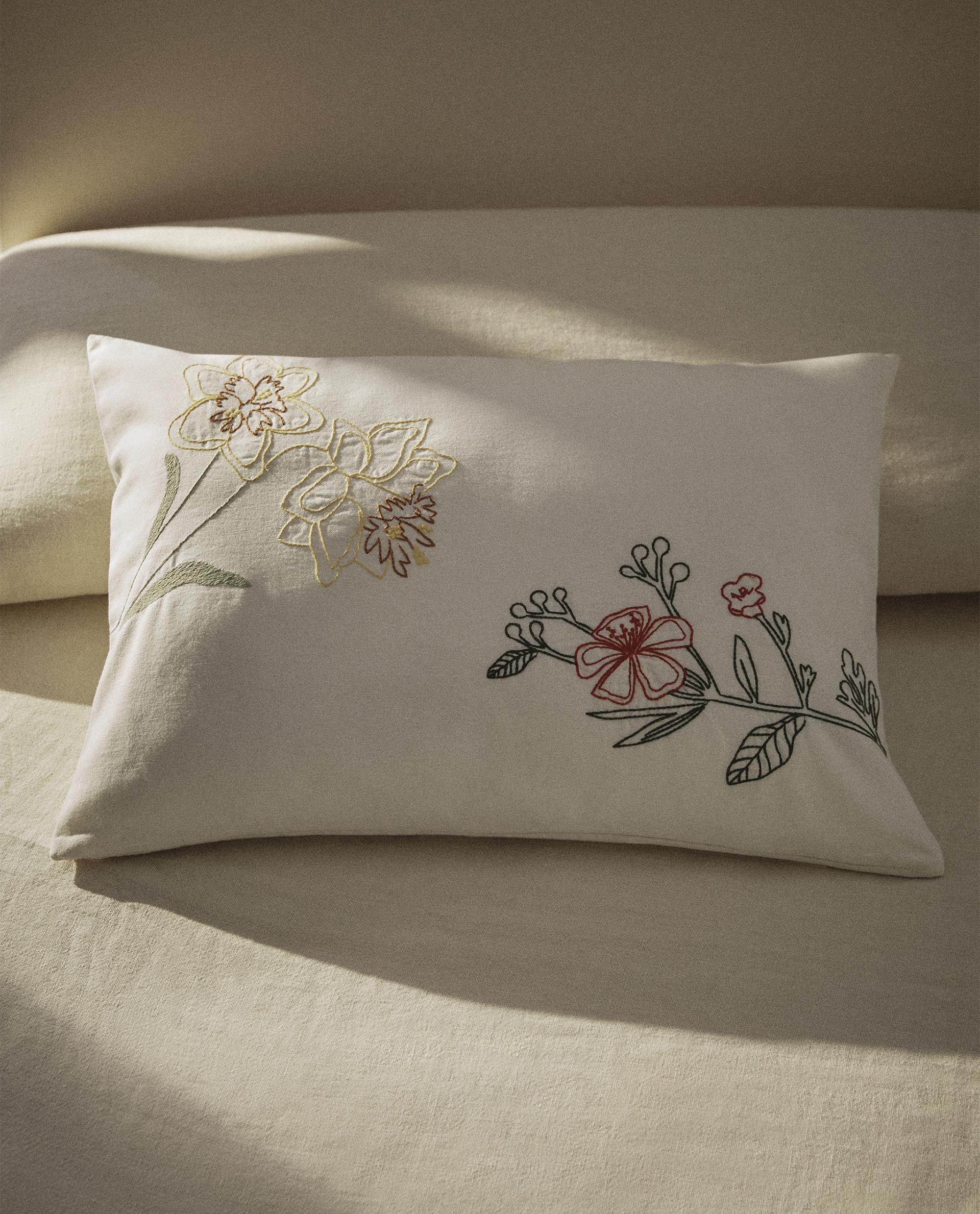 クッションカバー 花の刺繍入り | Zara Home 日本/Japan