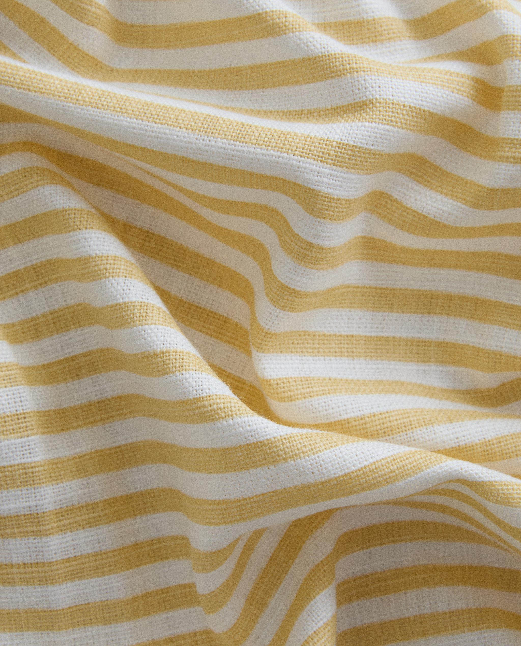 PACK OF RUFFLED COTTON NAPKINS (PACK OF 2) product thumbnail 2