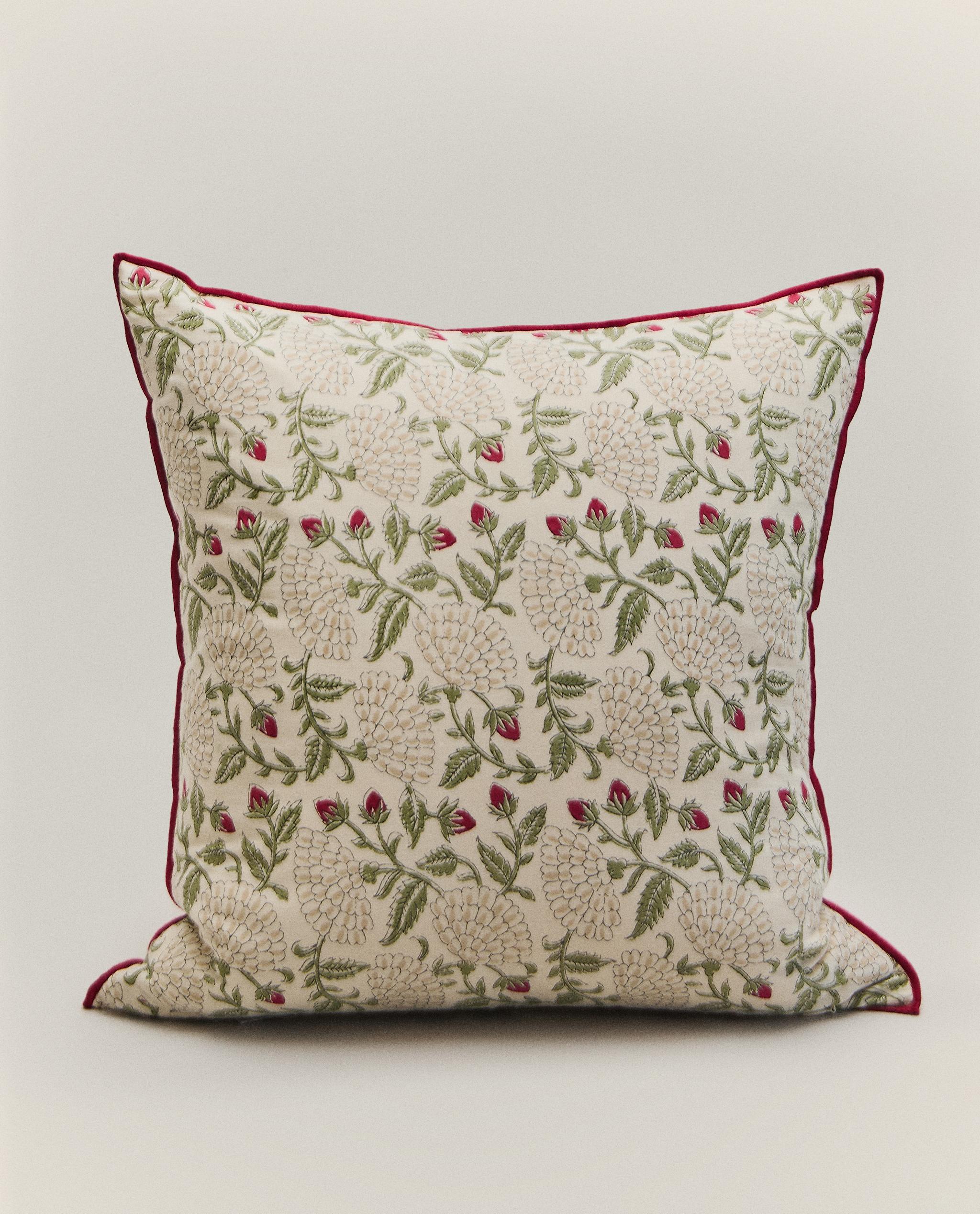 STRAWBERRY FLOWER CUSHION COVER product thumbnail 8