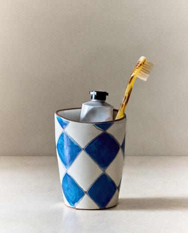 BLAUWE AARDEWERKEN TANDENBORSTELHOUDER MET DIAMANTMOTIEF