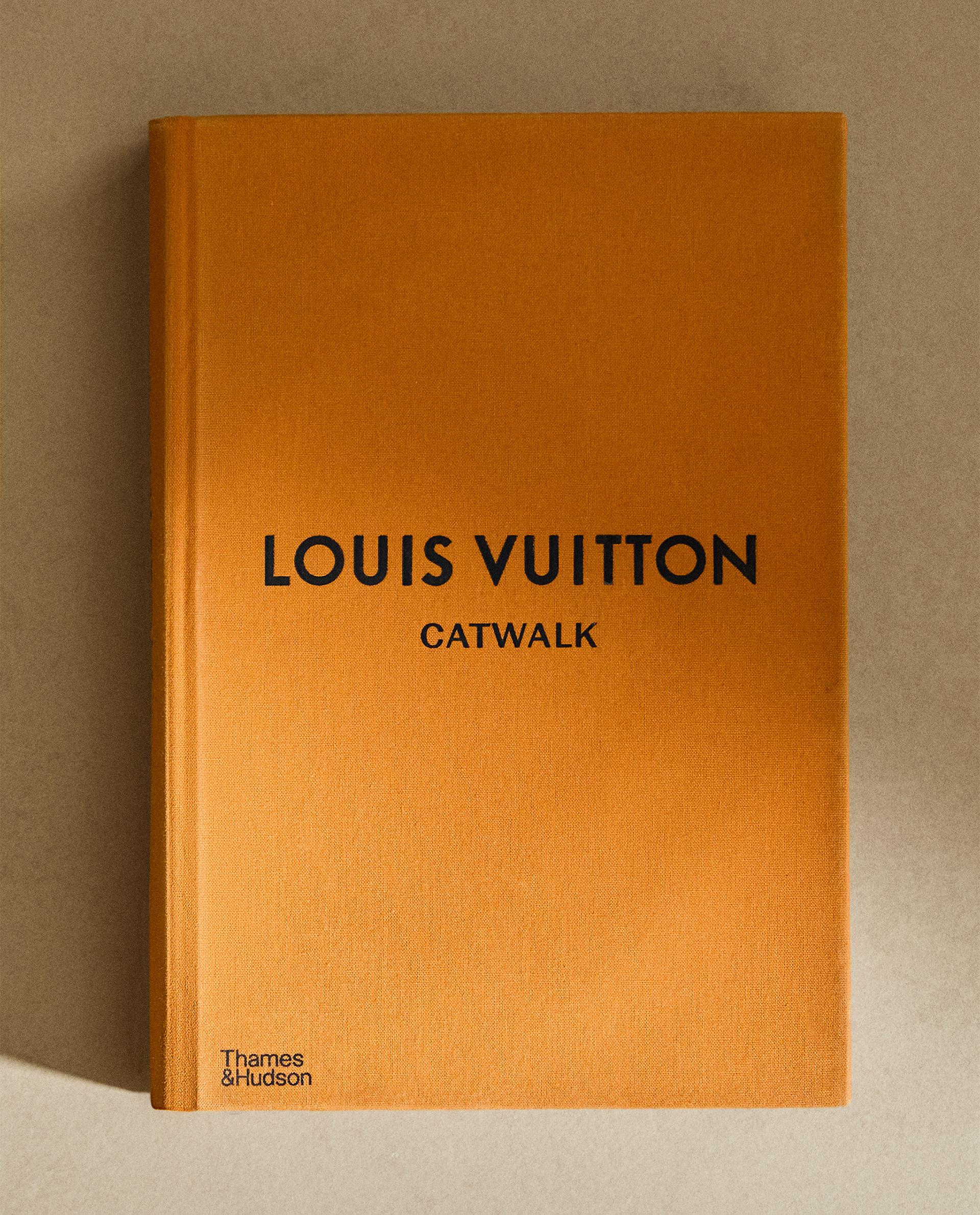 LOUIS VUITTON CATWALK BOOK