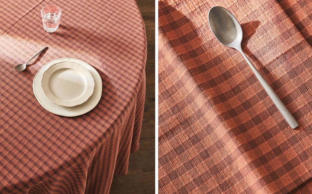 OKRĄGŁY OBRUS W KRATKĘ Z OZDOBNYMI SZWAMI