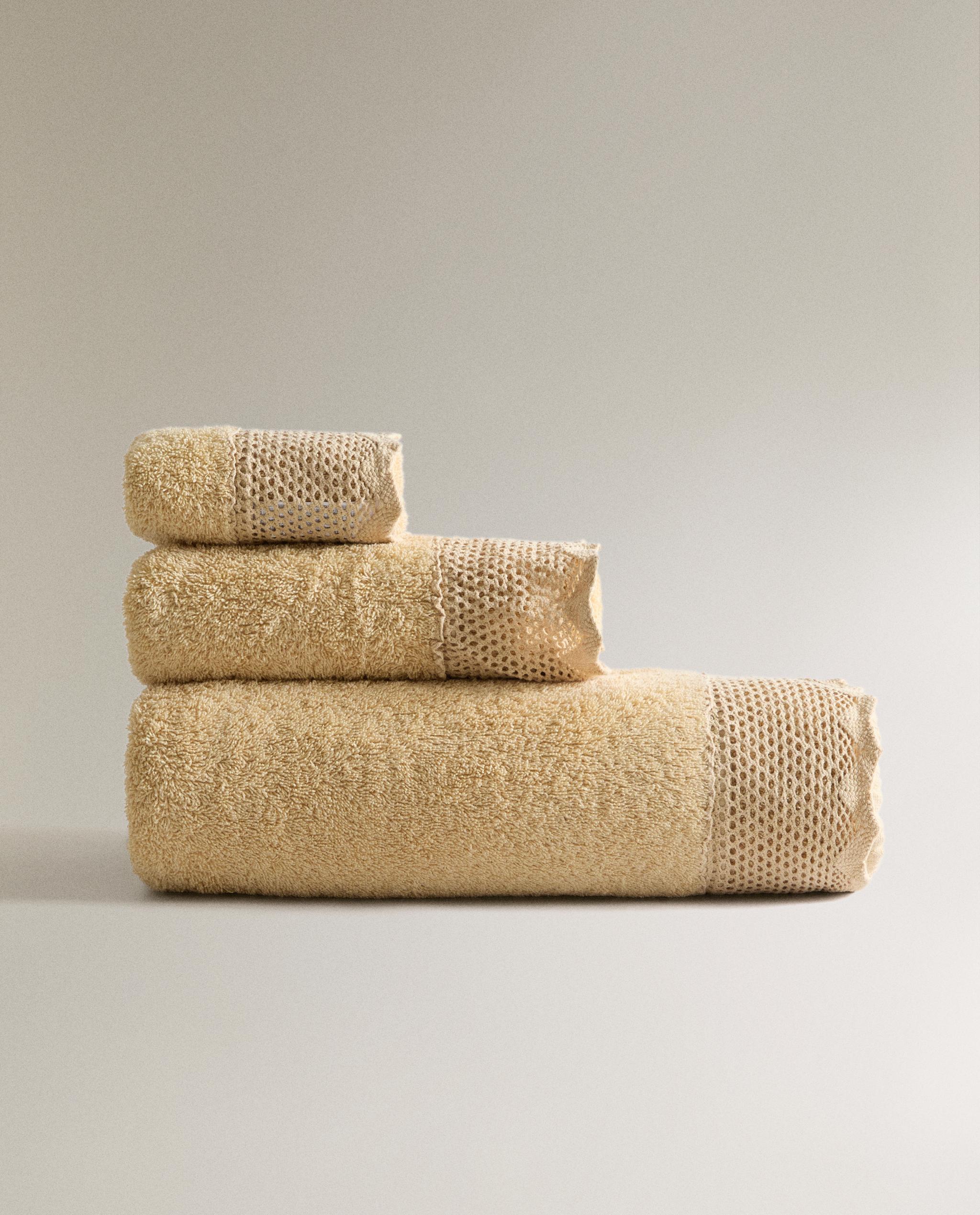 BATH TOWEL WITH LACE TRIM product thumbnail 3