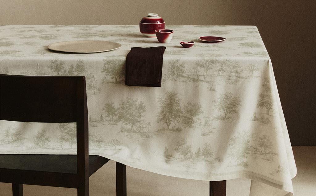 TOILE DE JOUY HORSE TABLECLOTH