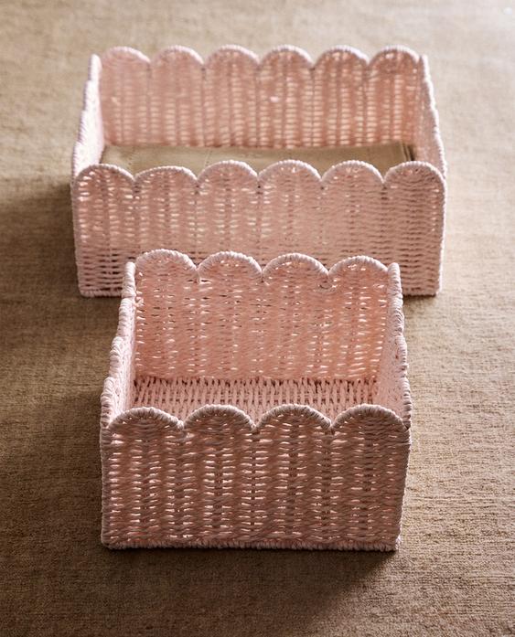 SMALL SCALLOPED BASKET