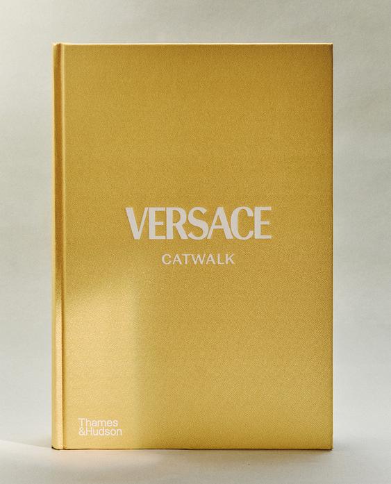 書籍 CATWALK VERSACE (英語)