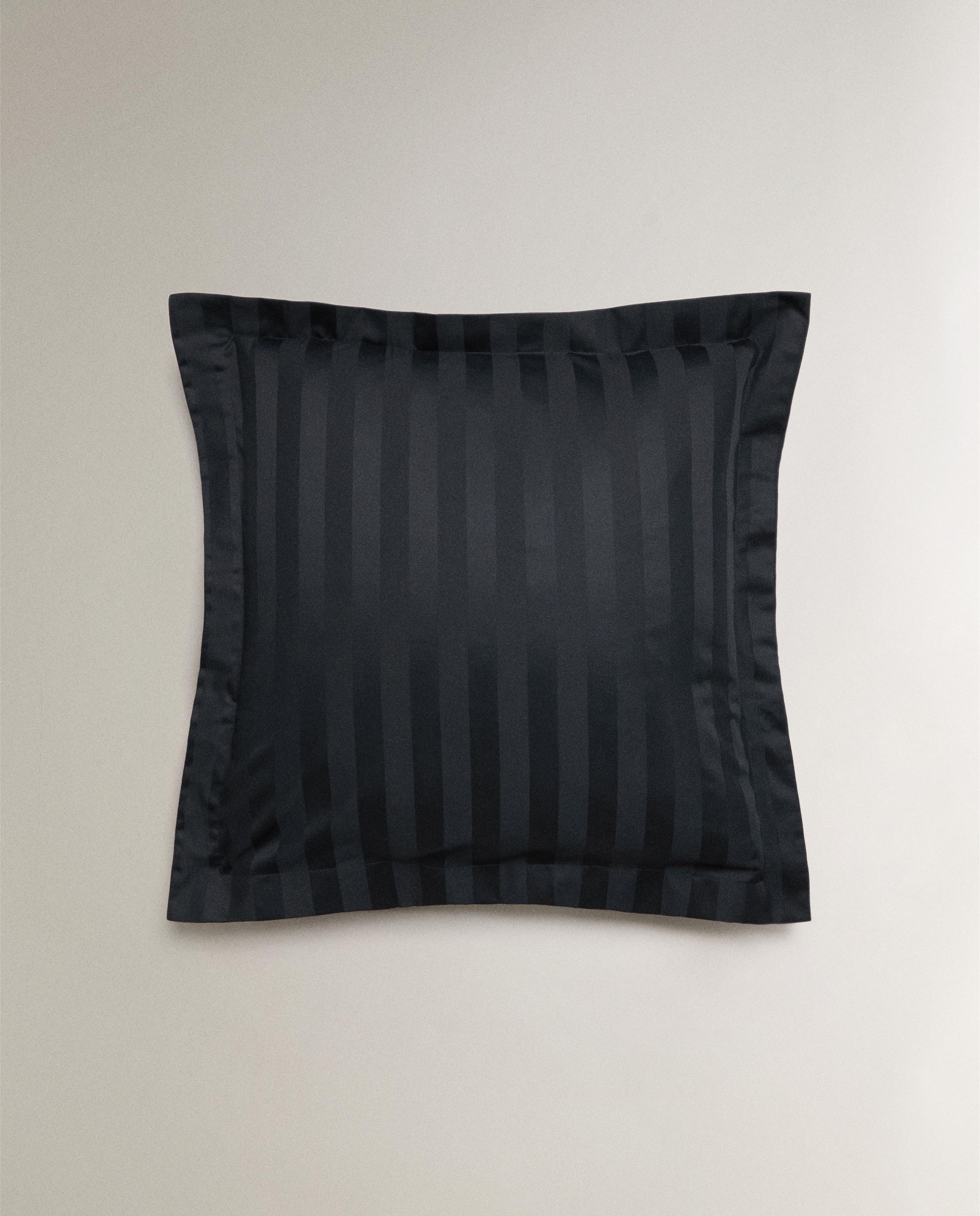 STRIPED SATEEN PILLOWCASE (500 THREAD COUNT) product thumbnail 3