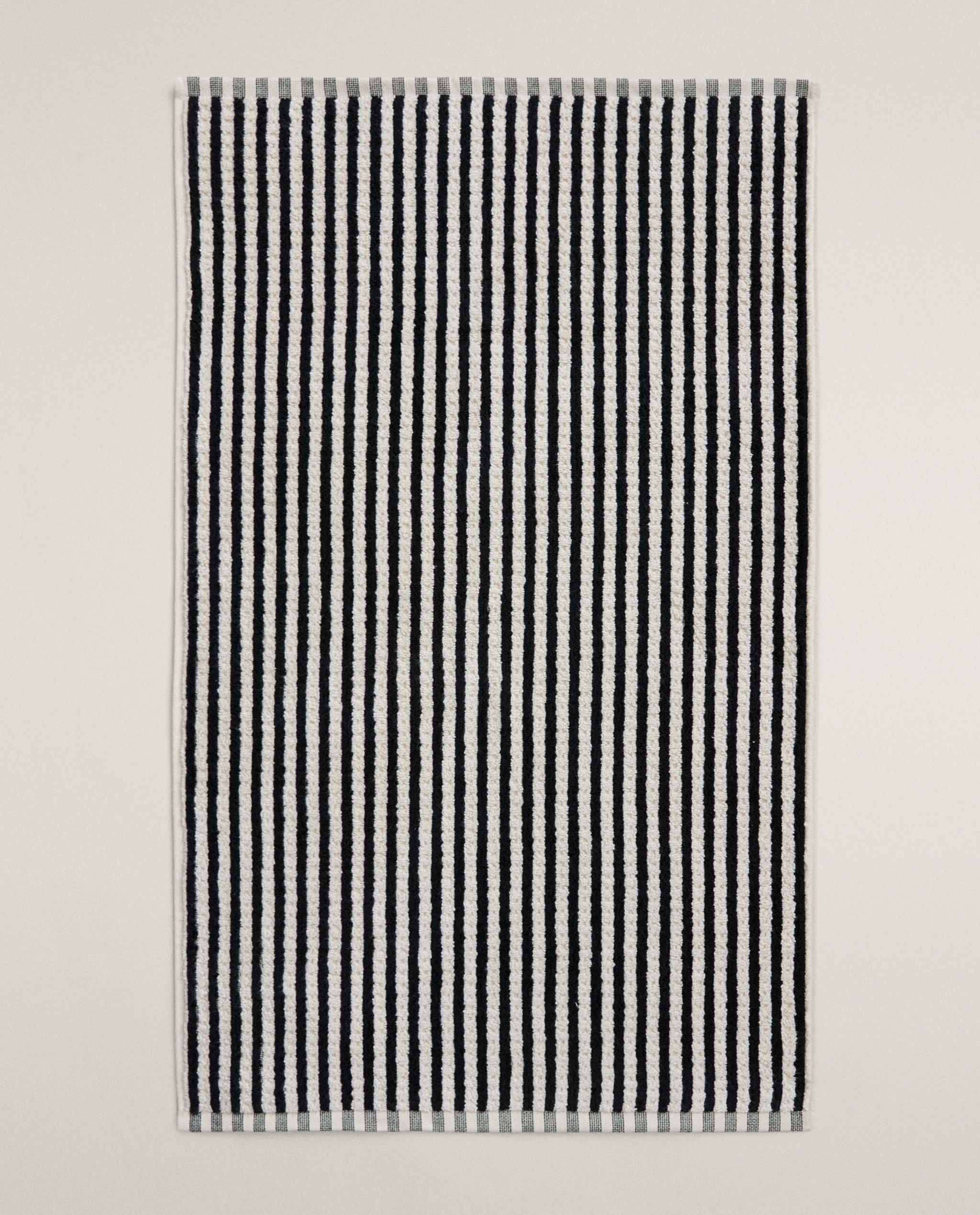 TWO-TONE STRIPED BATH MAT product thumbnail 8