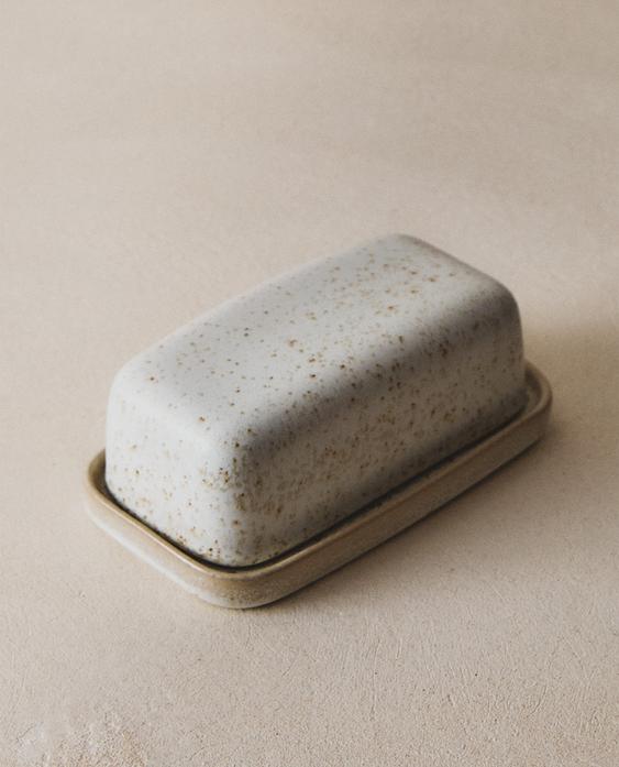 BUTTERDOSE AUS STEINGUT