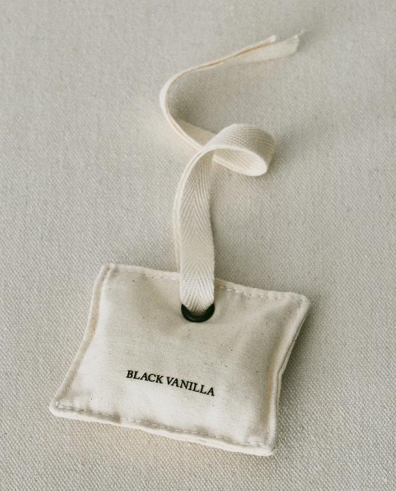 BLACK VANILLA CAR AIR FRESHENER