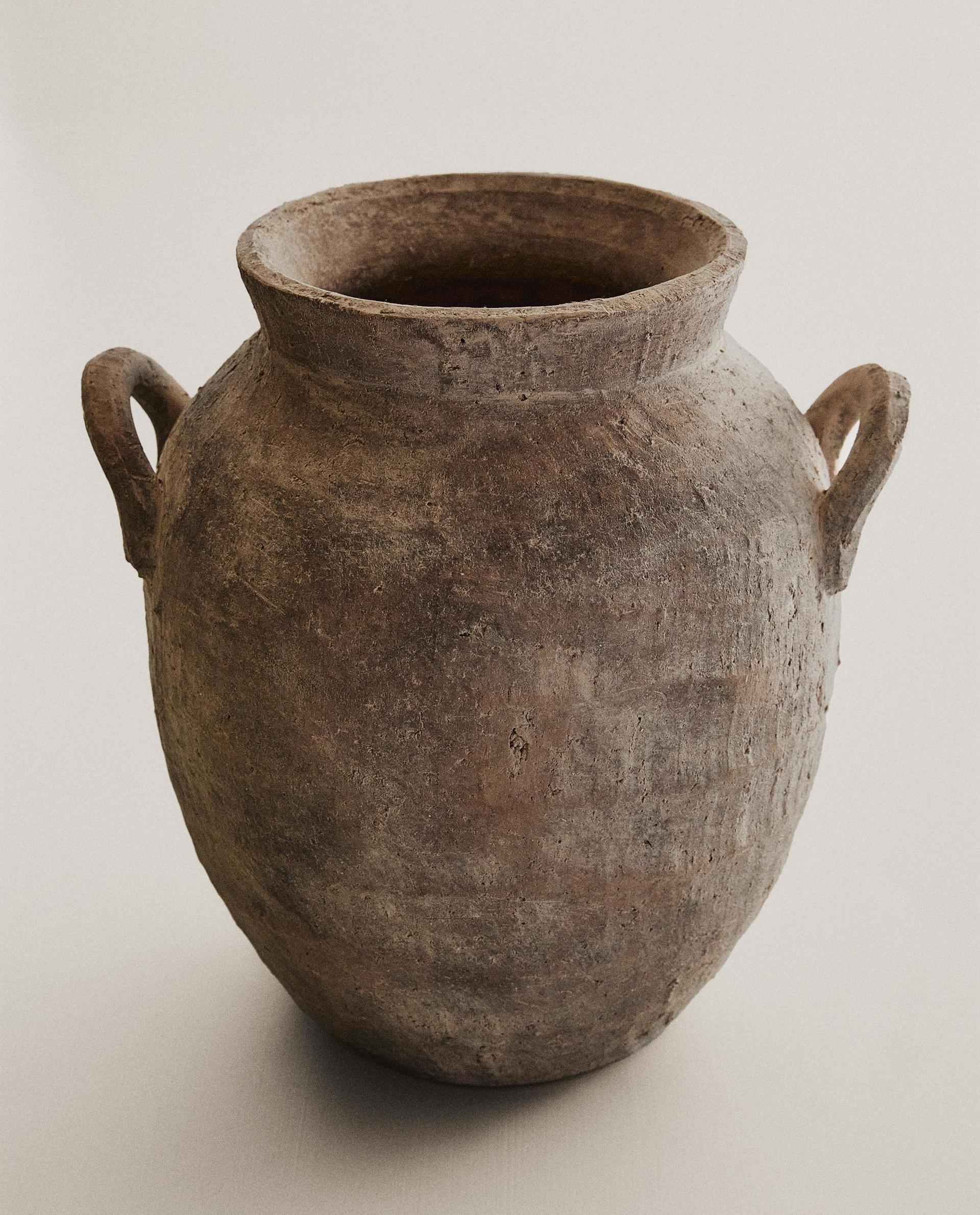 VASE DÉCORATIF EN CÉRAMIQUE OVALE VASE DÉCORATIF EN CÉRAMIQUE OVALE