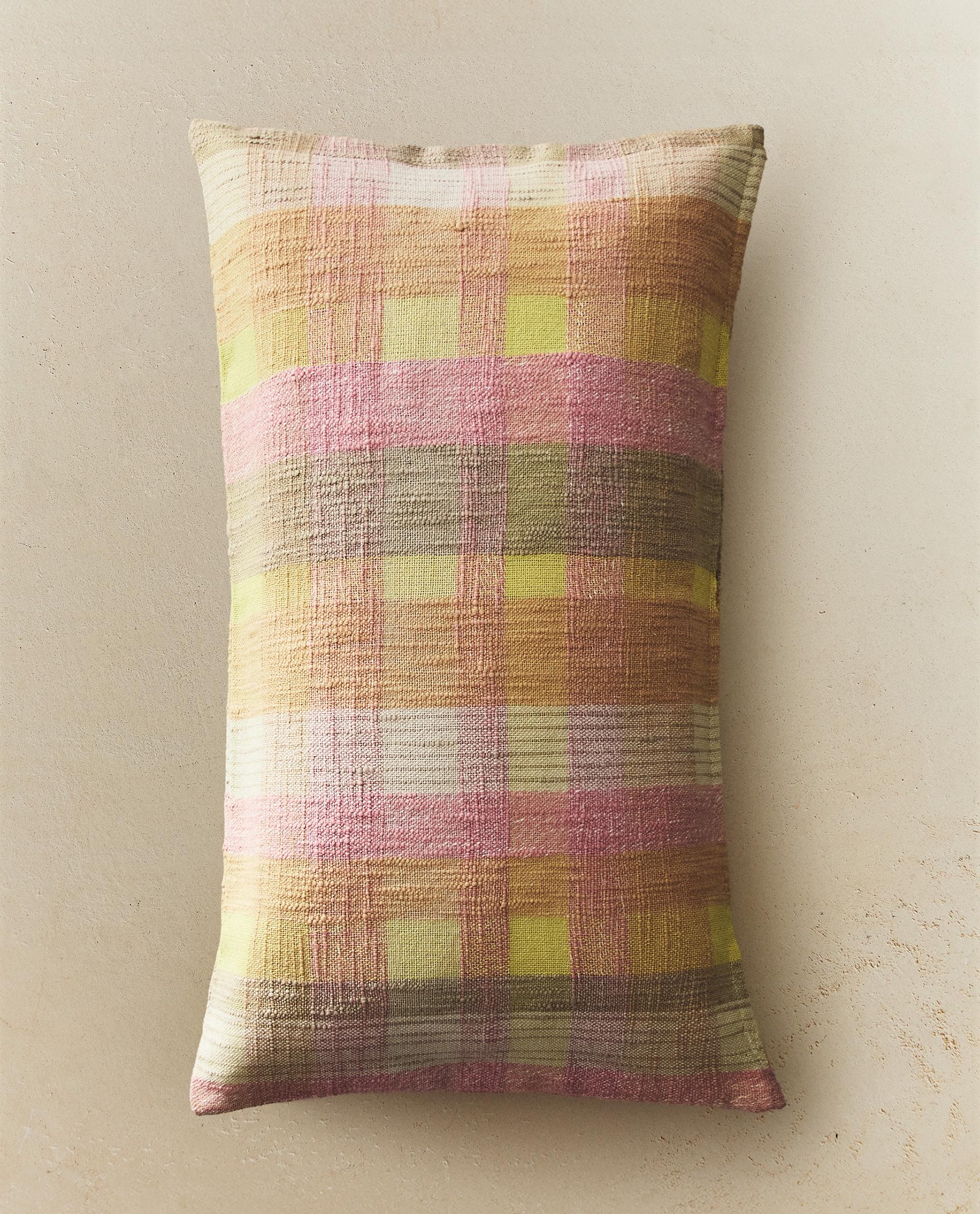 ベッドルームにふさわしいクッションカバー | Zara Home 日本/Japan