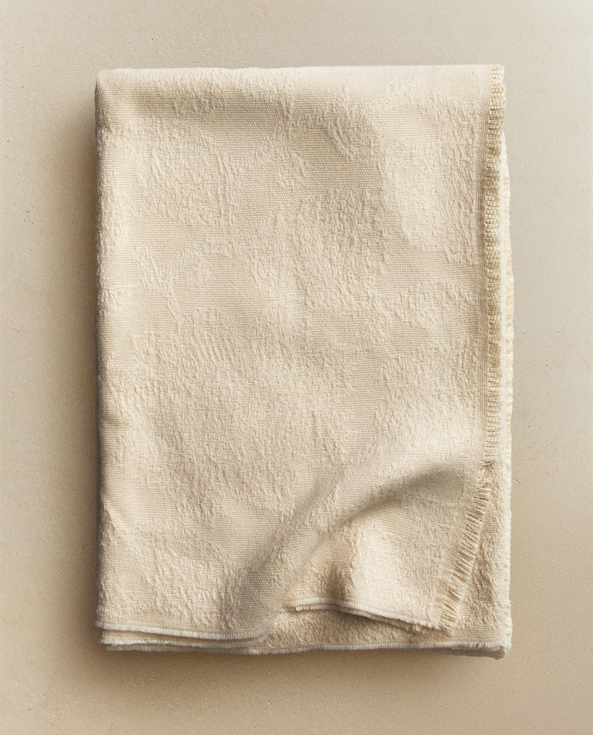 ソファーやリビングルーム用のスロー - Online Sale | Zara Home 日本