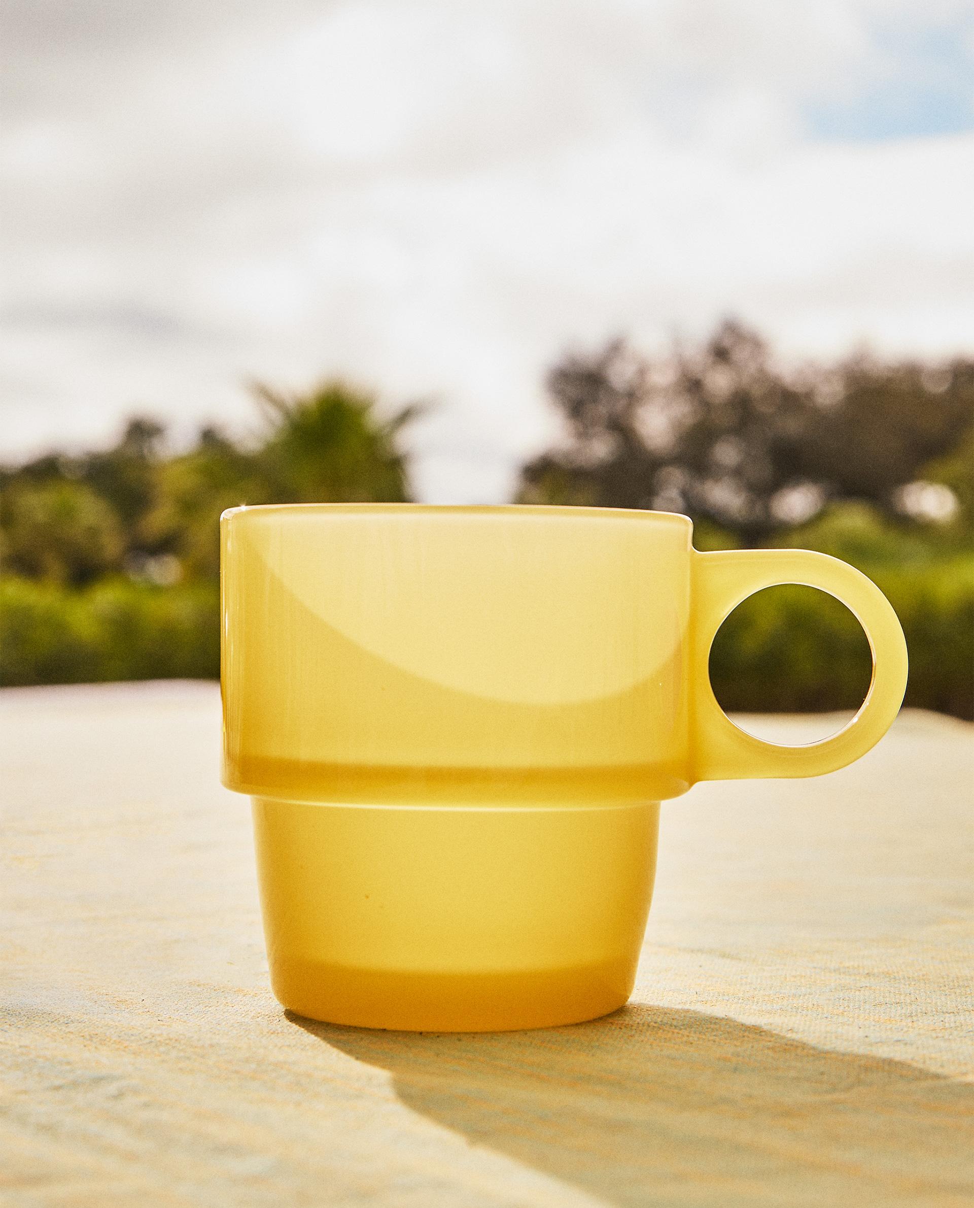 OPAQUE GLASS MUG