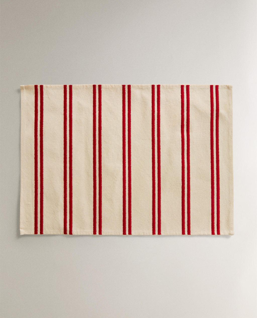 INDIVIDUAL COM RISCA DUPLA BORDADA INDIVIDUAL COM RISCA DUPLA BORDADA