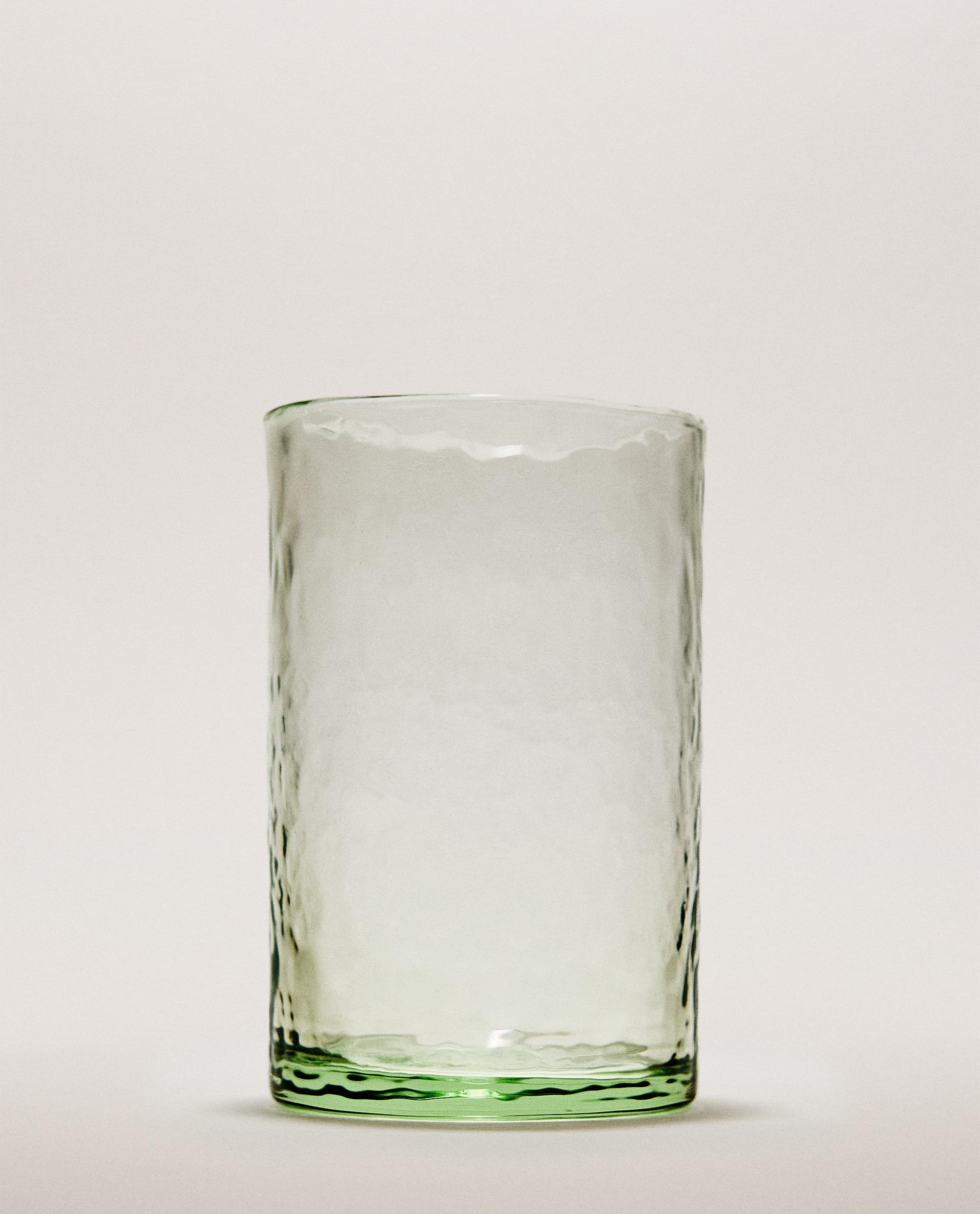 GLAS MIT HAMMERSCHLAG-EFFEKT GLAS MIT HAMMERSCHLAG-EFFEKT