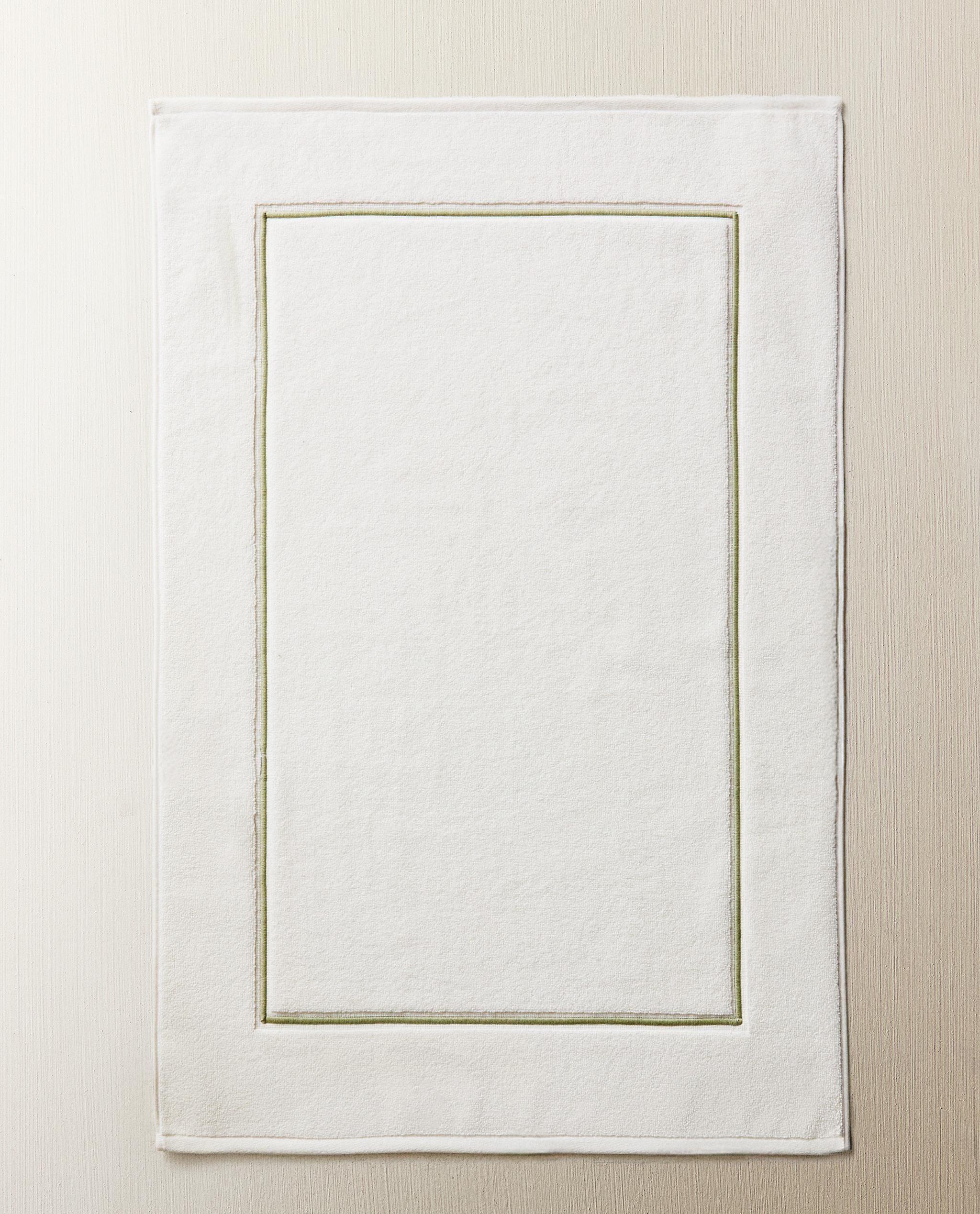 EMBROIDERED SCALLOPED BATH MAT product thumbnail 19