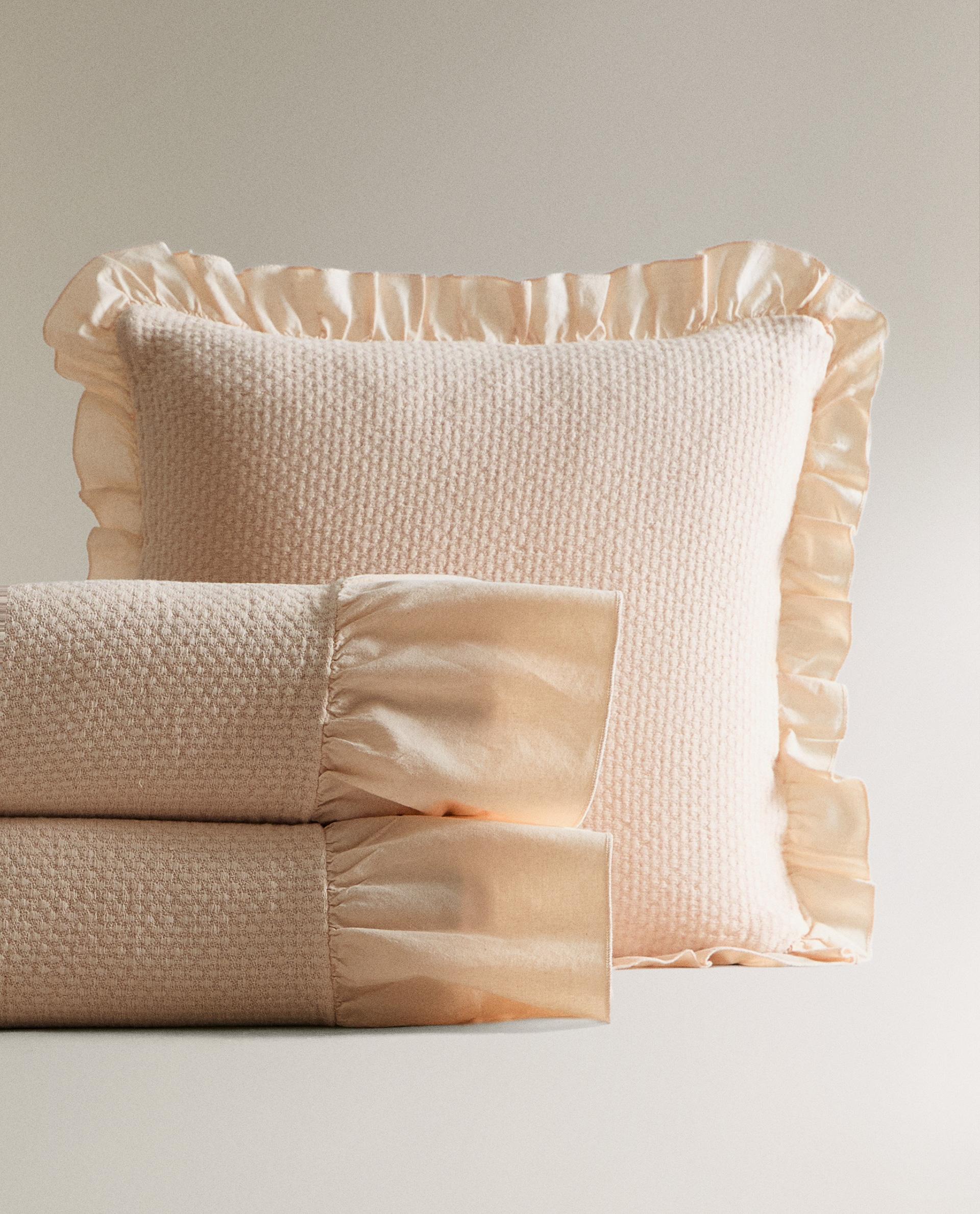 【美品】ZARA ザラホーム　ベッドスプレッド　フリル　ベージュ 美品】ZARAHOME ザラホーム ベッドスプレッド フリル ベージュ