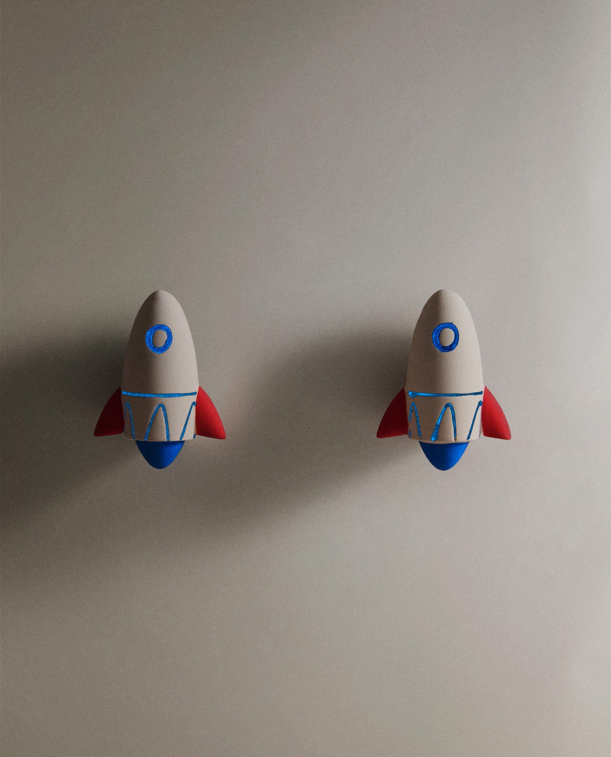 PACK OF CHILDREN'S SPACESHIP DOOR KNOBS (PACK OF 2) product thumbnail 5