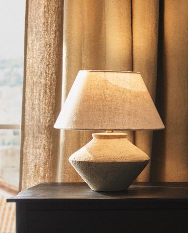 MEDIUM TABLE LAMP WITH EARTHENWARE BASE