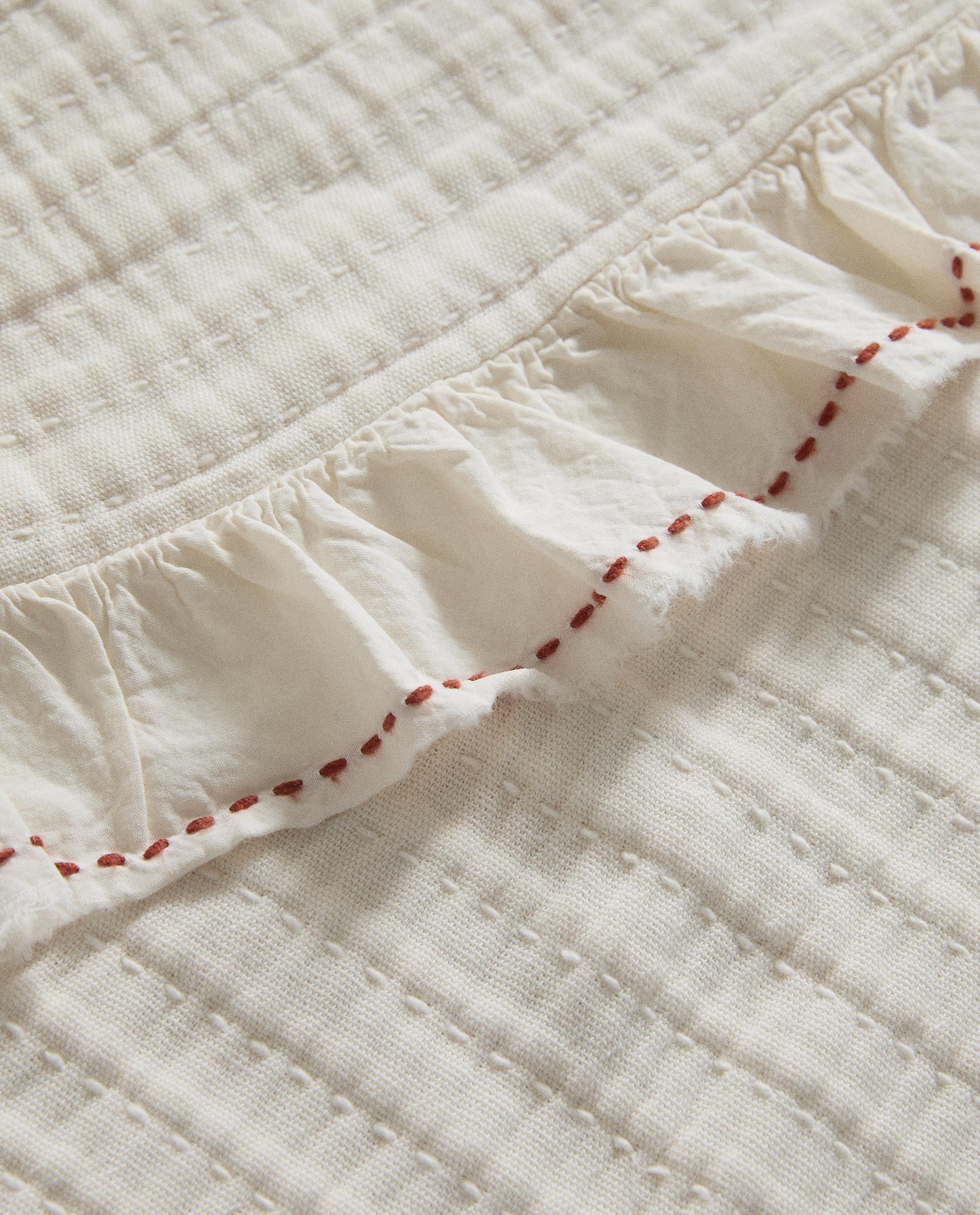 KIDS' TEXTURED BEDSPREAD WITH RUFFLE TRIM product thumbnail 5