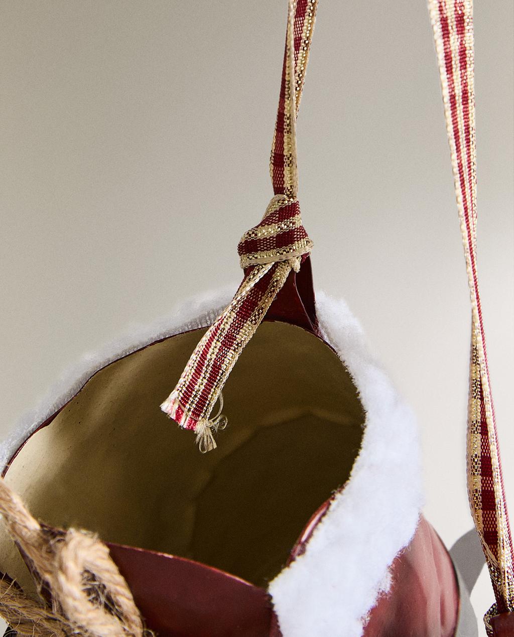 HANGING CHRISTMAS DECORATION WITH METAL ICE SKATES