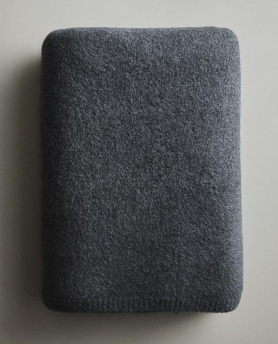 KNIT THROW